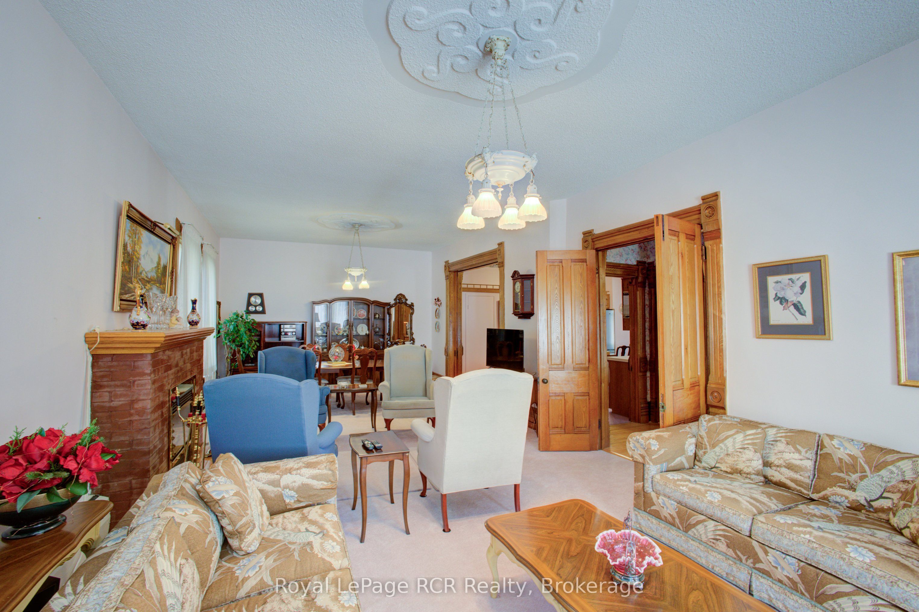 291 Elma Street E Property Photo 9