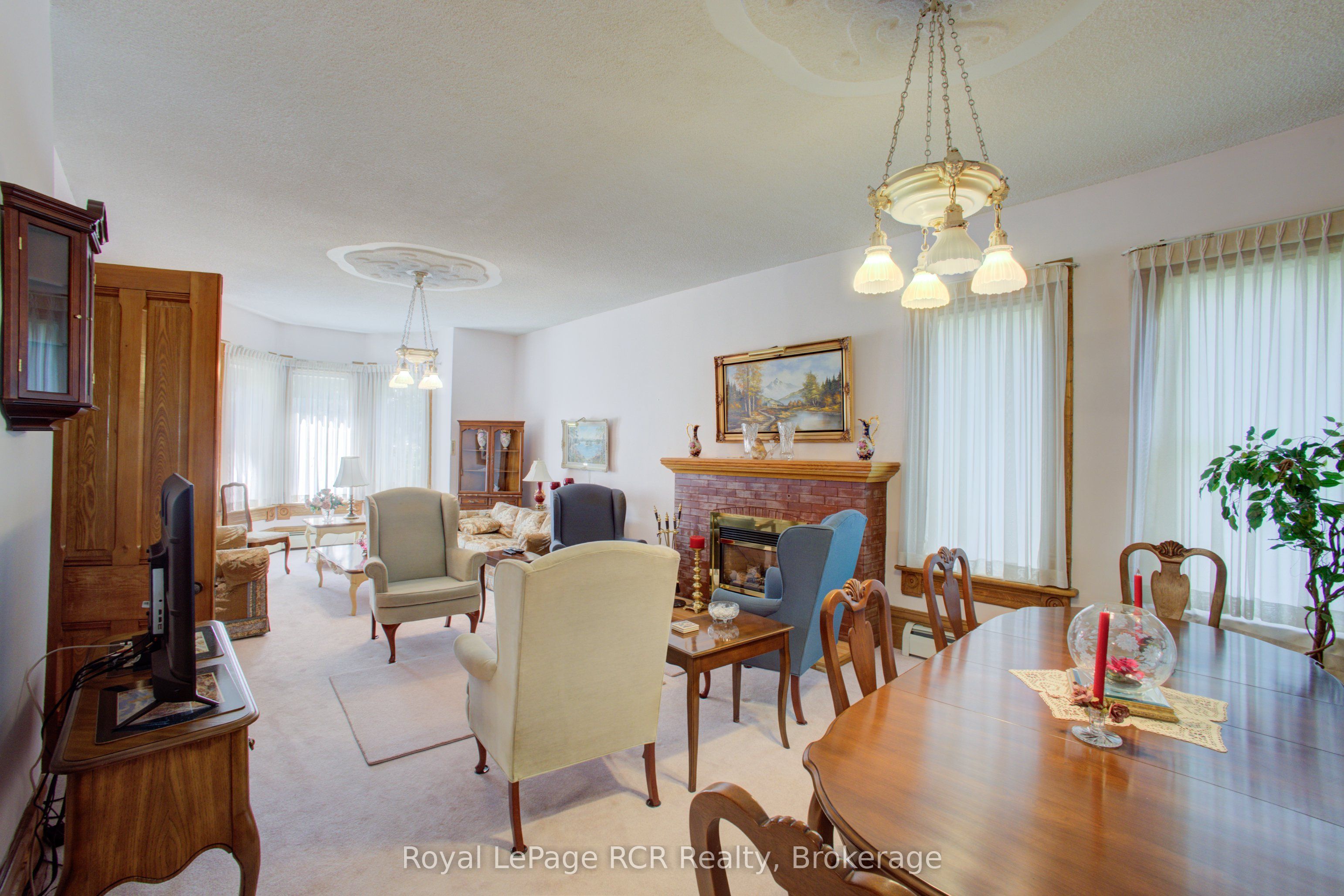 291 Elma Street E Property Photo 10