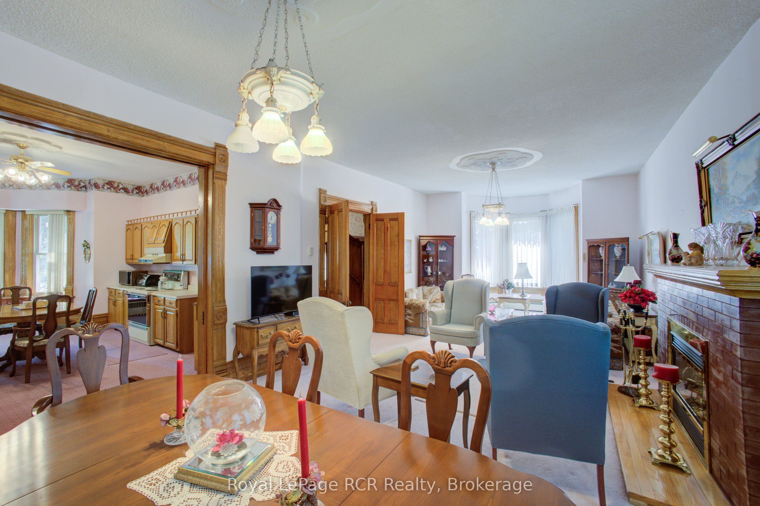 291 Elma Street E Property Photo 11