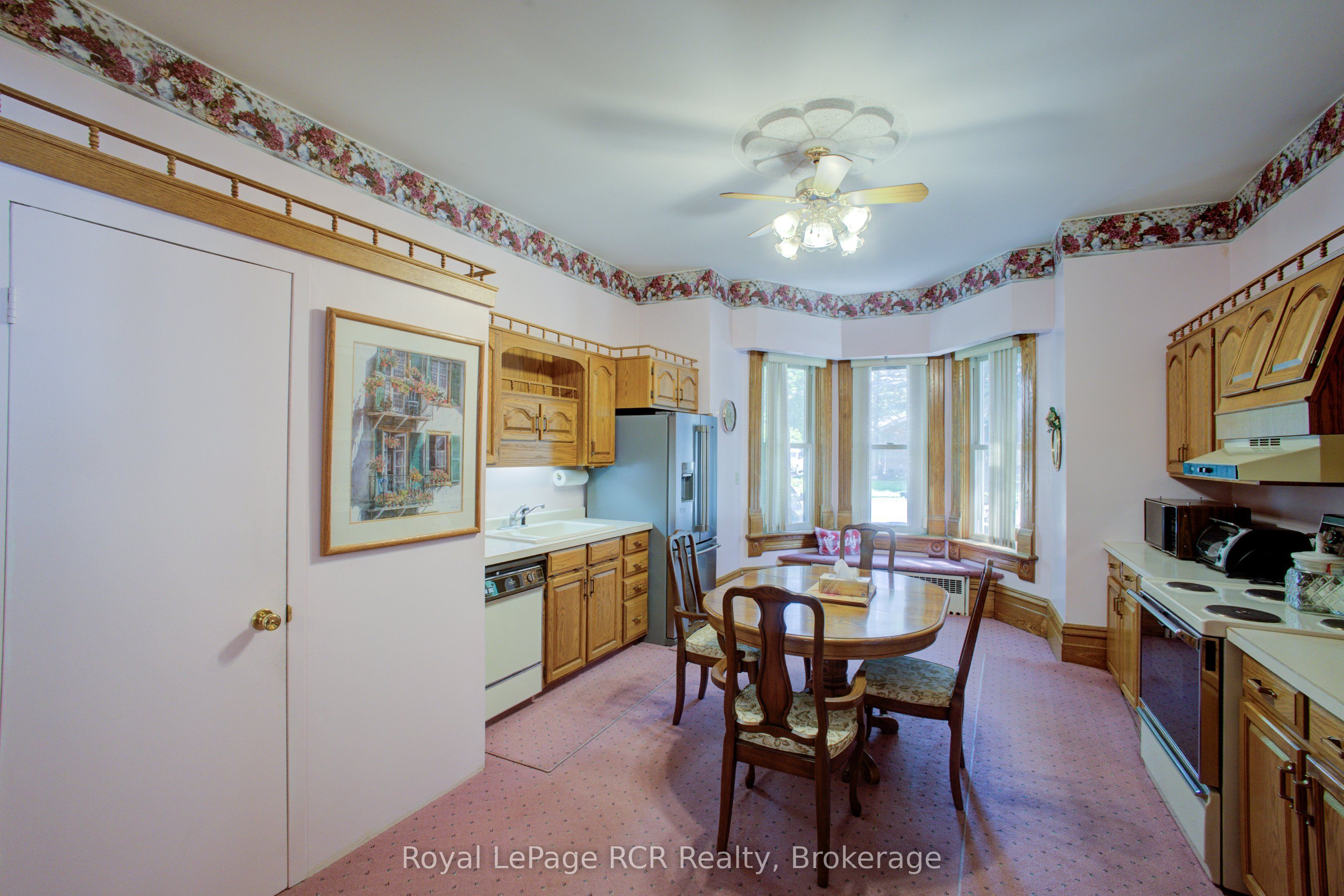 291 Elma Street E Property Photo 13