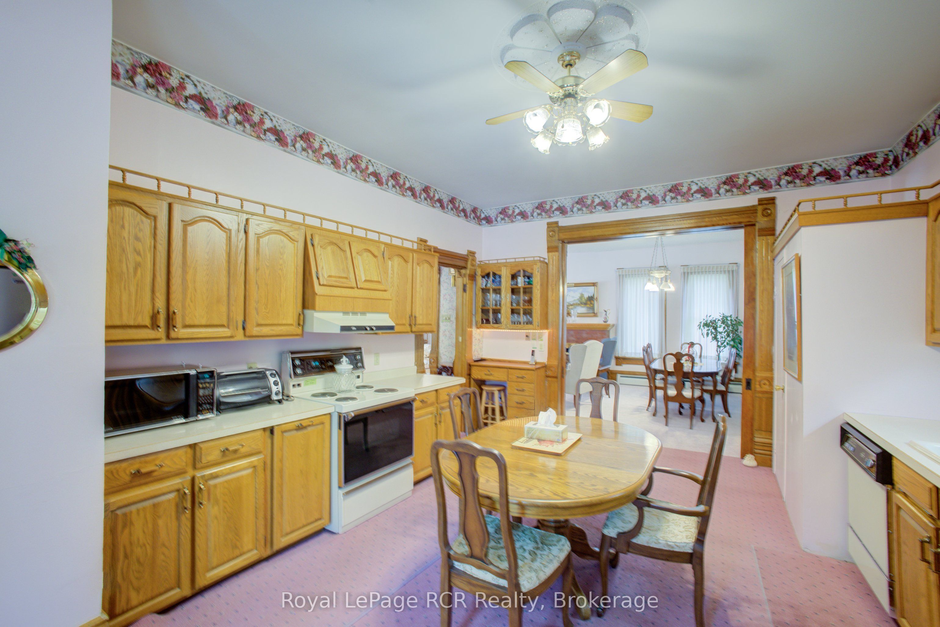 291 Elma Street E Property Photo 15