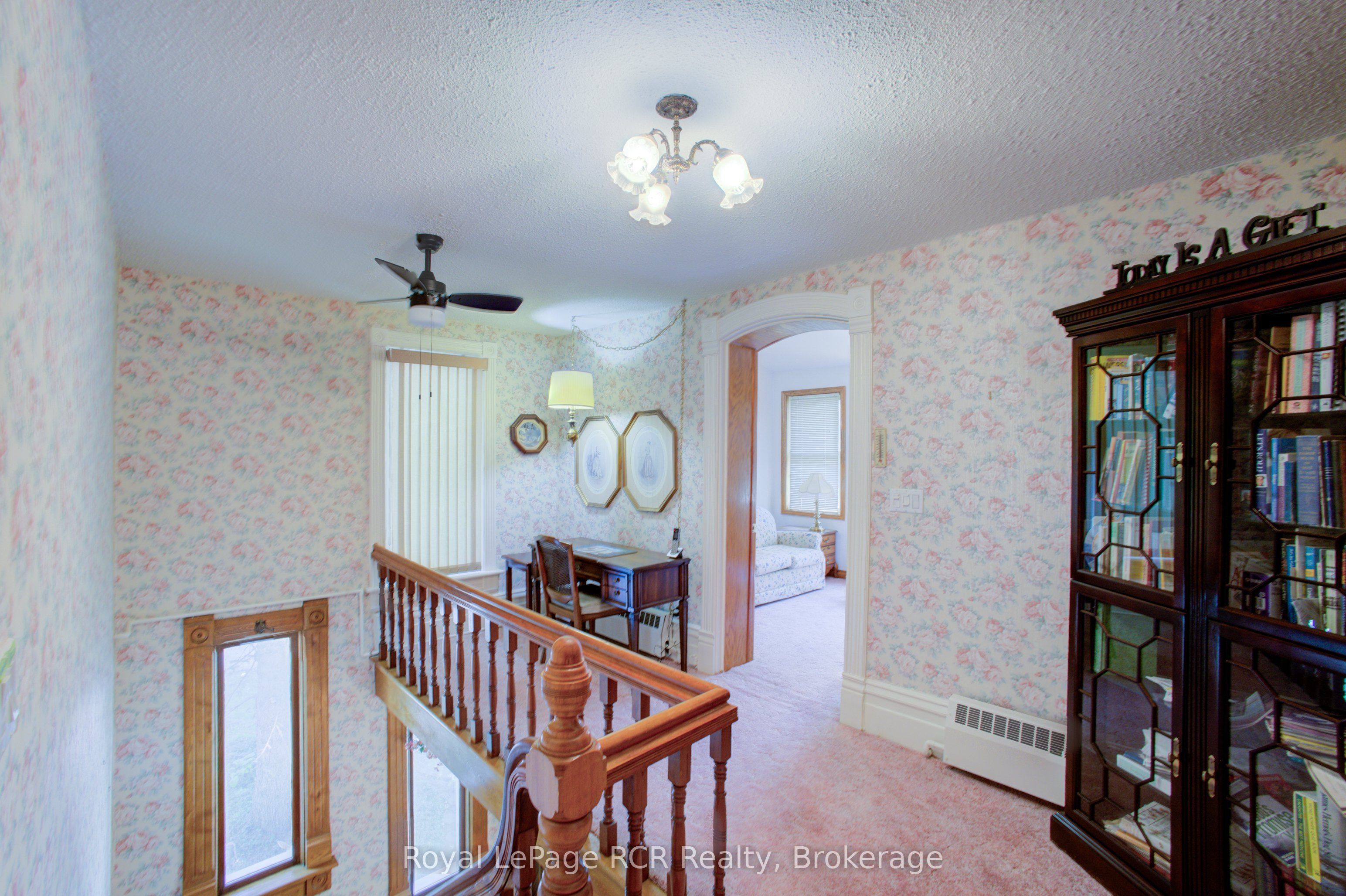 291 Elma Street E Property Photo 16