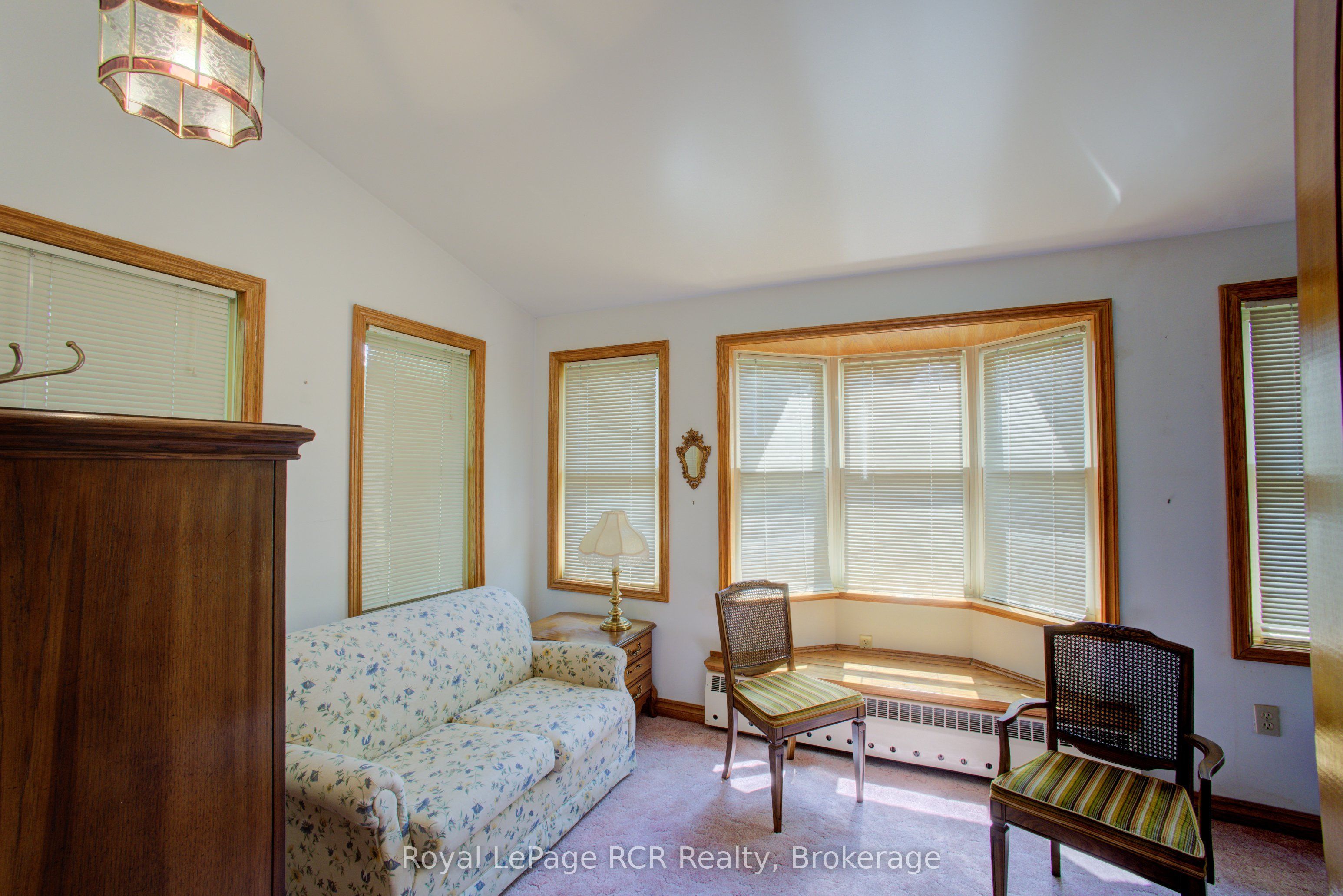 291 Elma Street E Property Photo 17