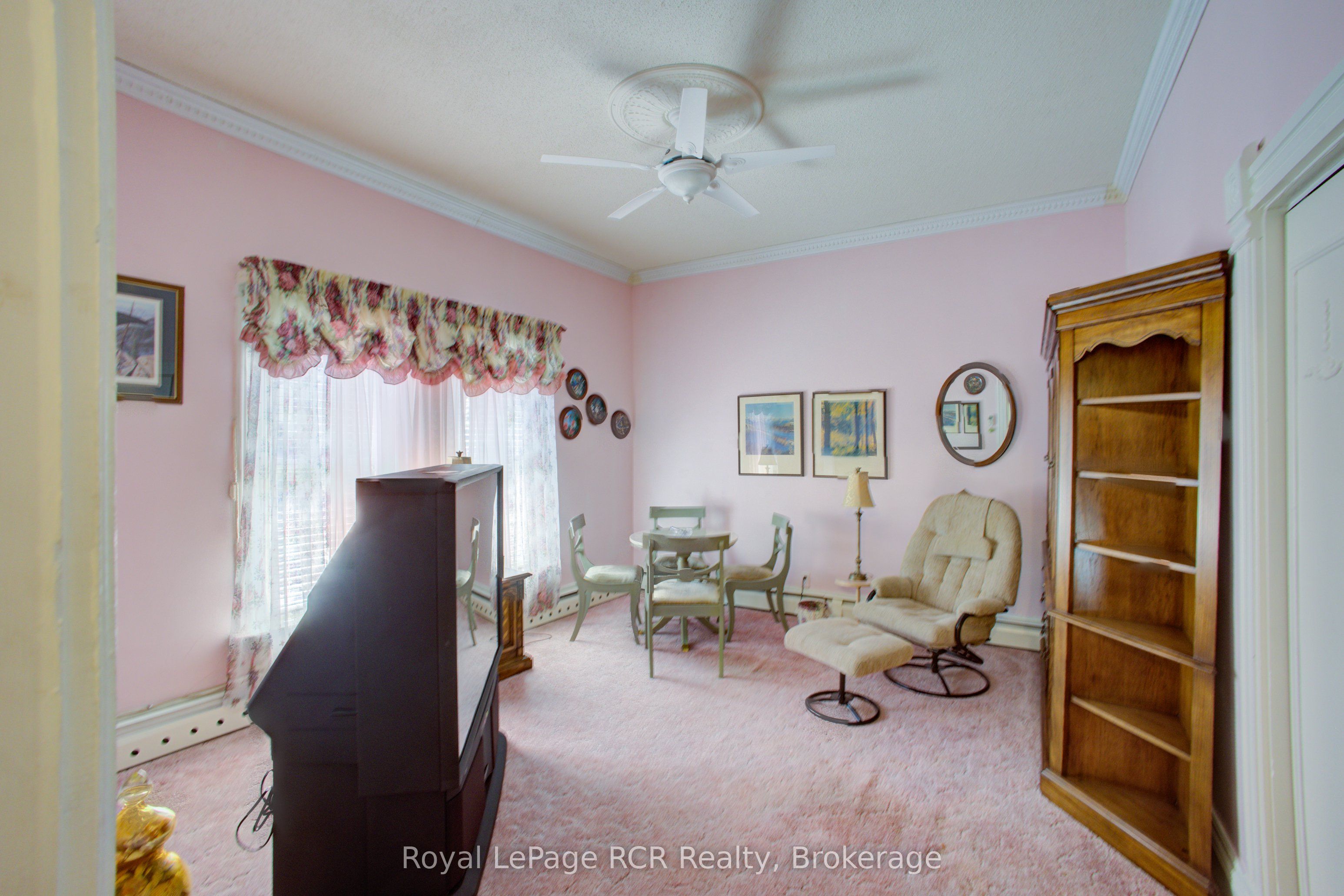291 Elma Street E Property Photo 18