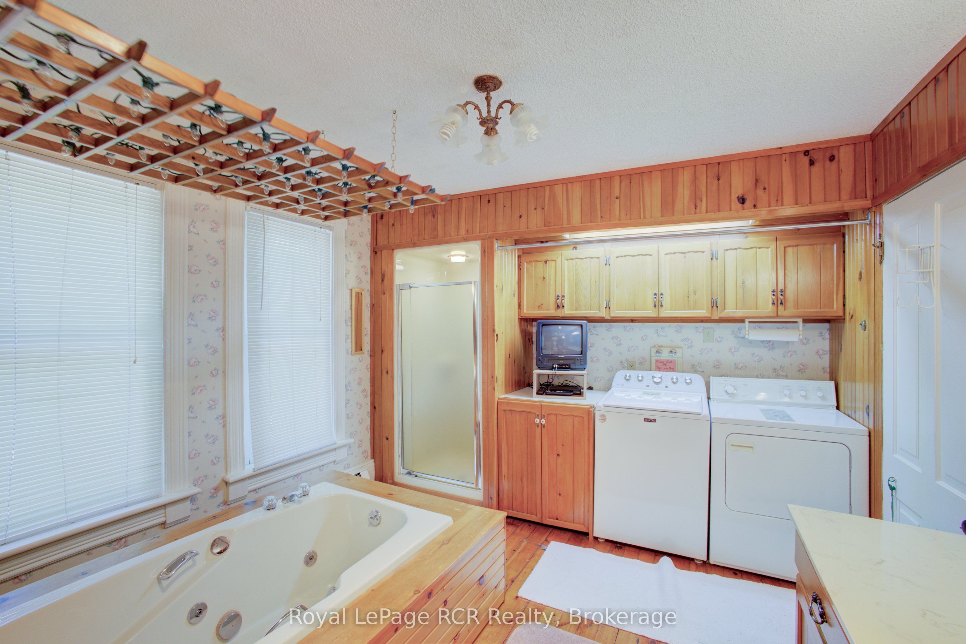 291 Elma Street E Property Photo 21