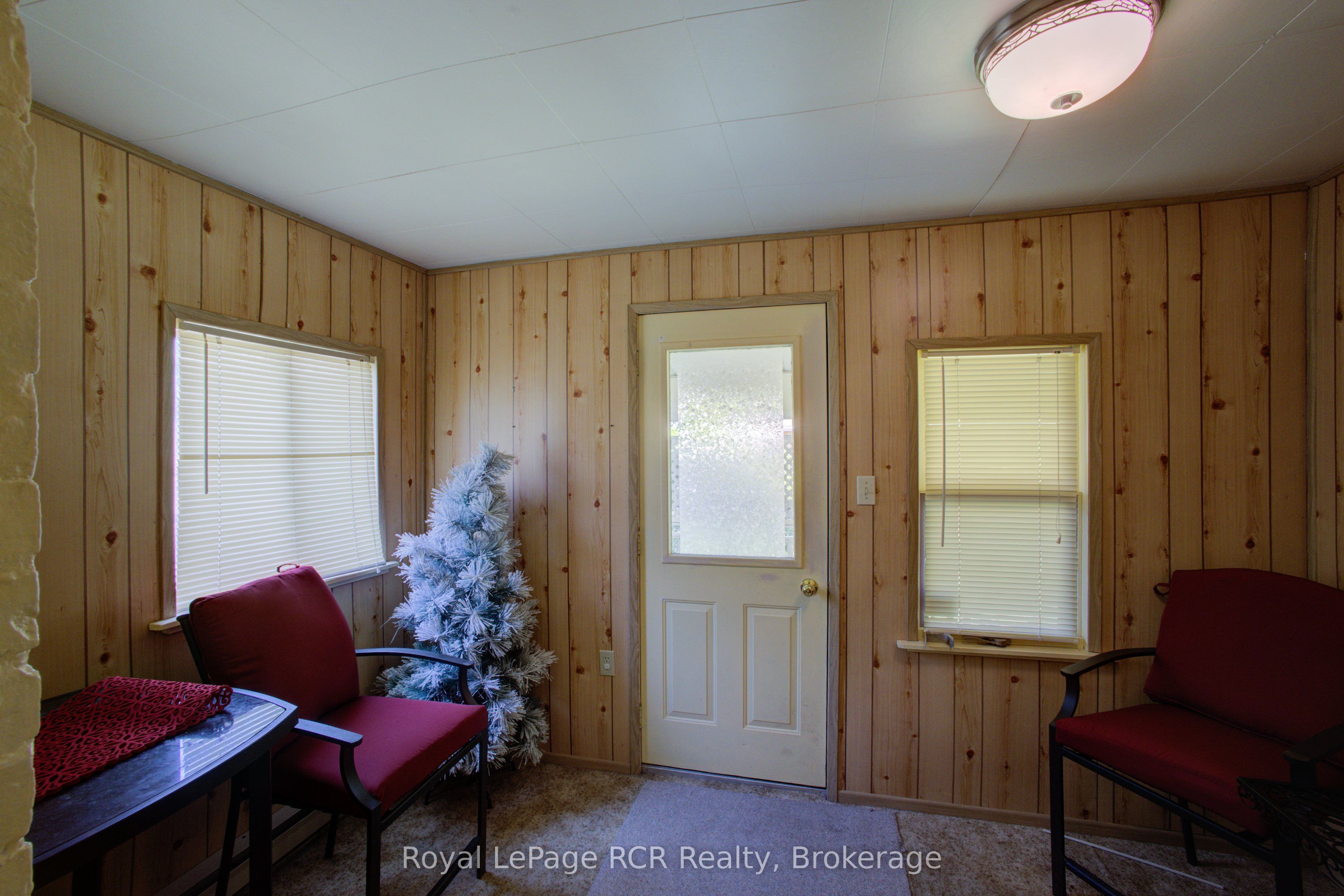 291 Elma Street E Property Photo 25