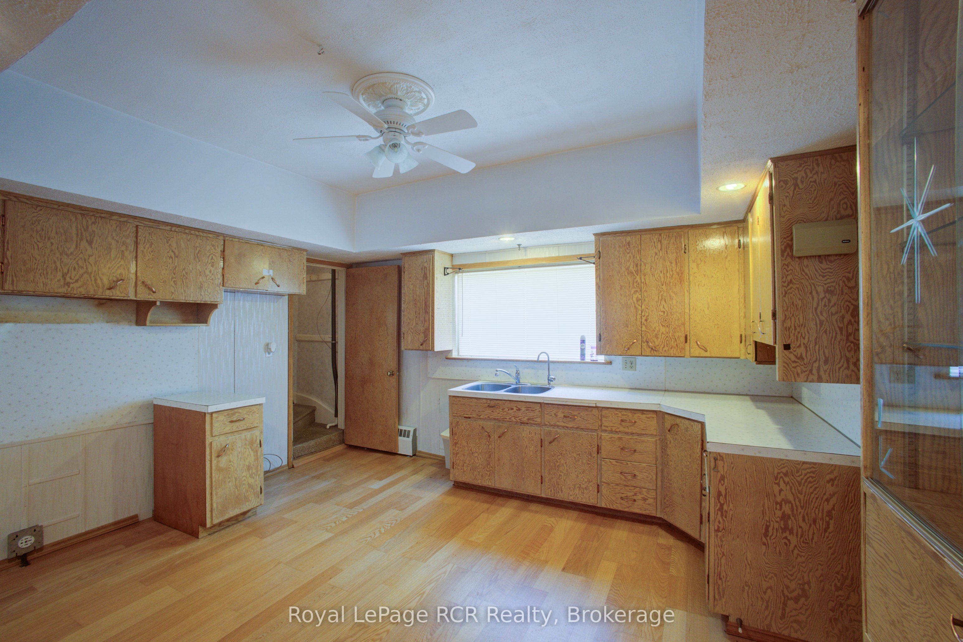 291 Elma Street E Property Photo 26