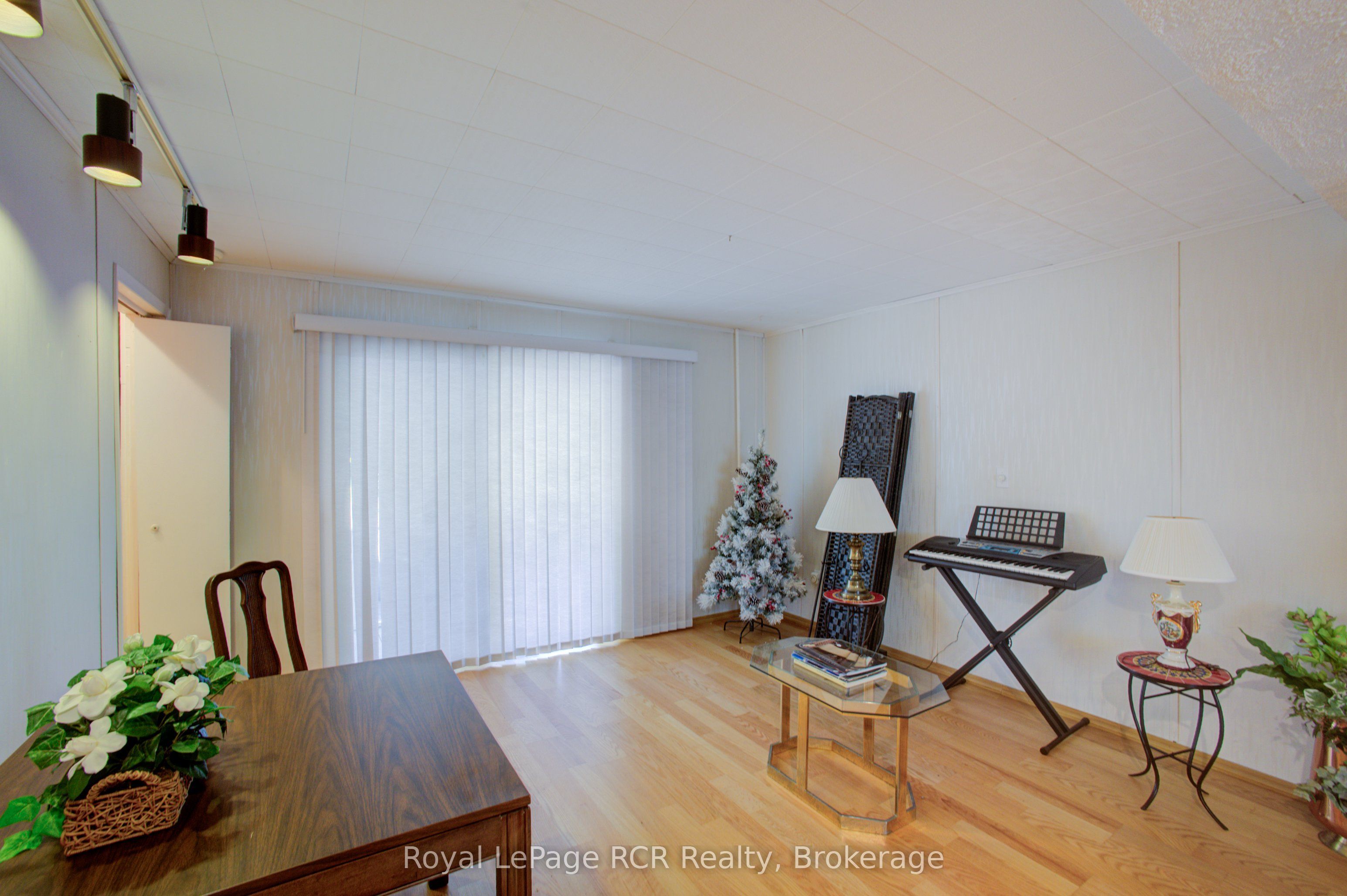 291 Elma Street E Property Photo 29