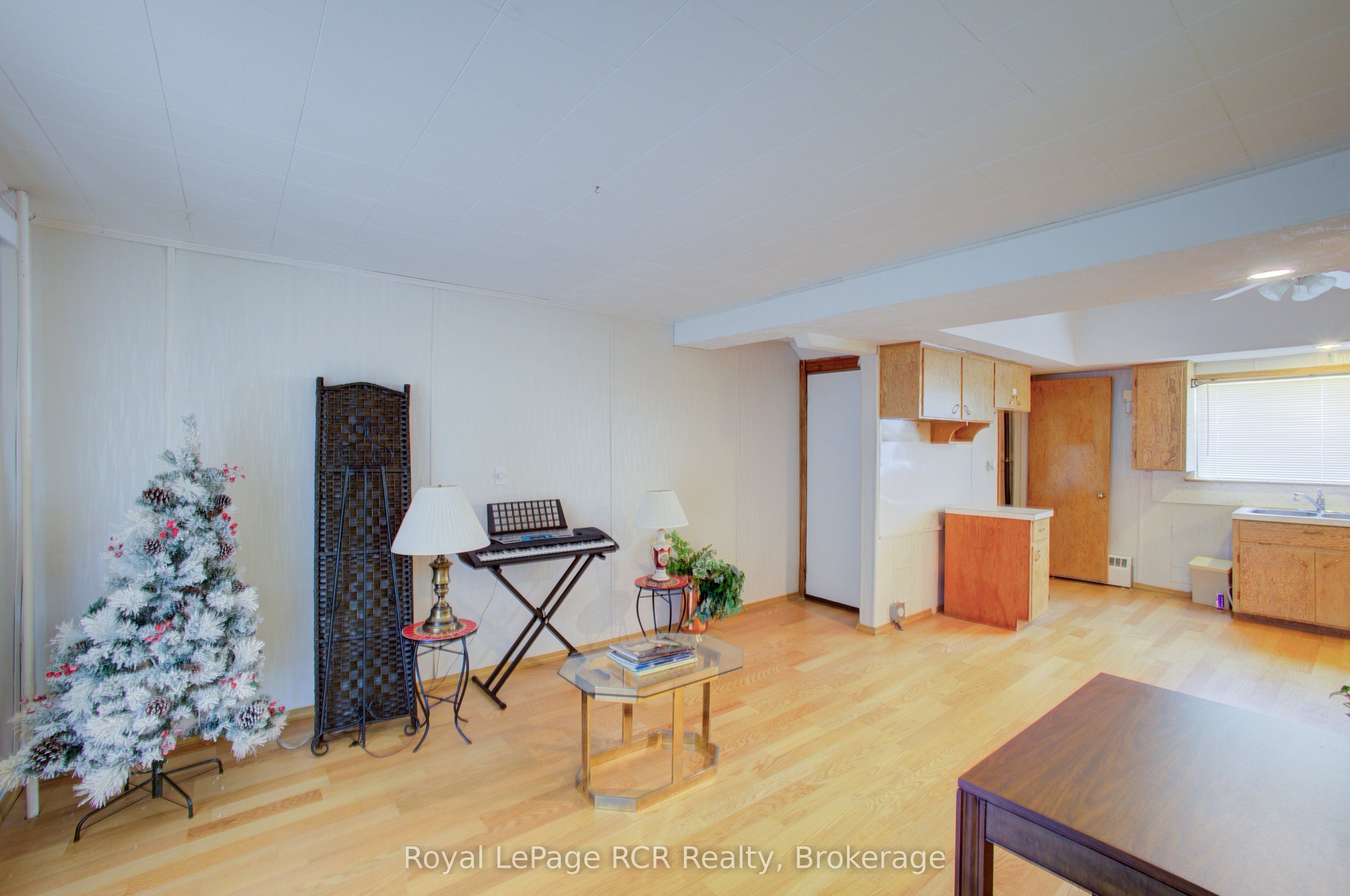 291 Elma Street E Property Photo 30
