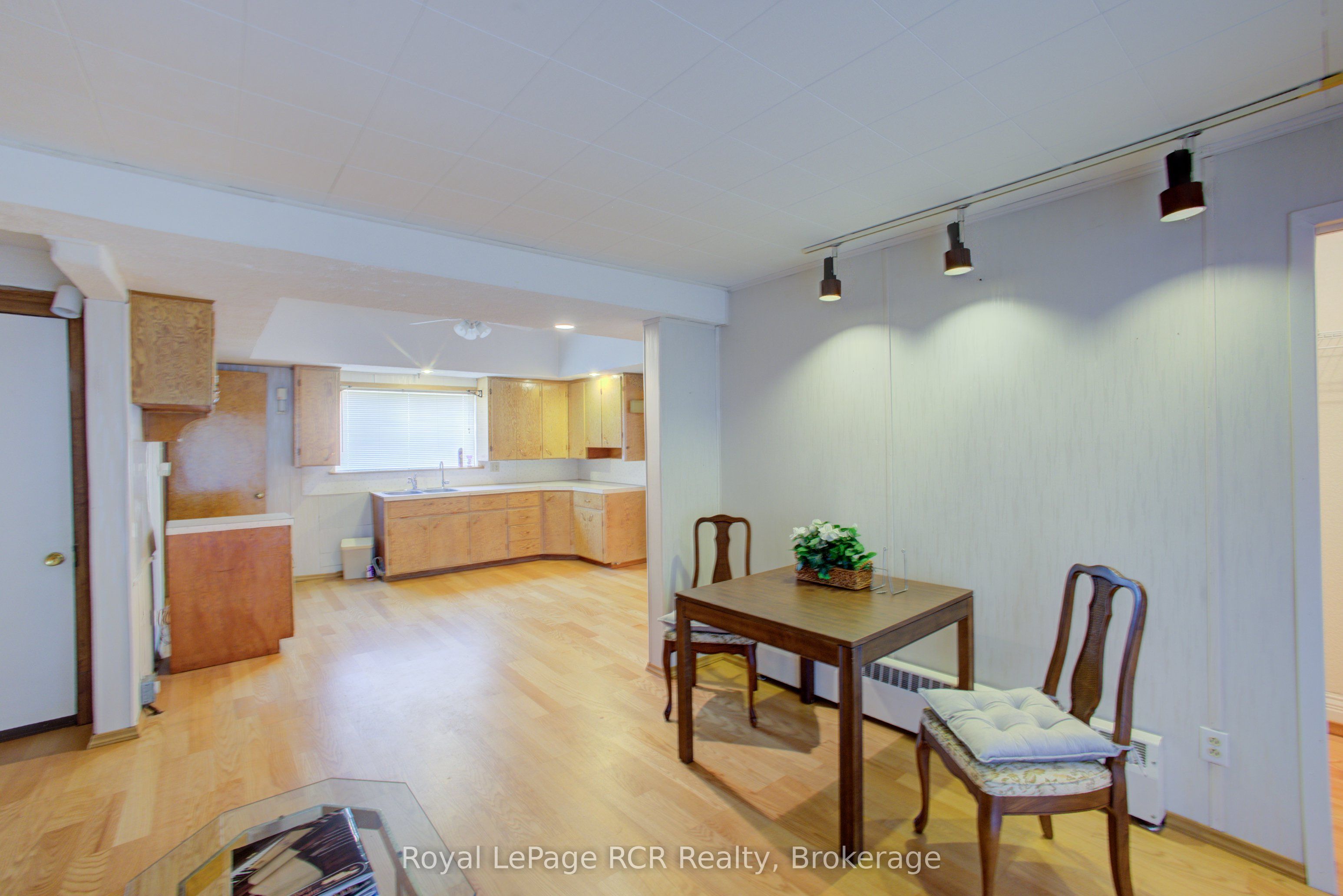 291 Elma Street E Property Photo 31