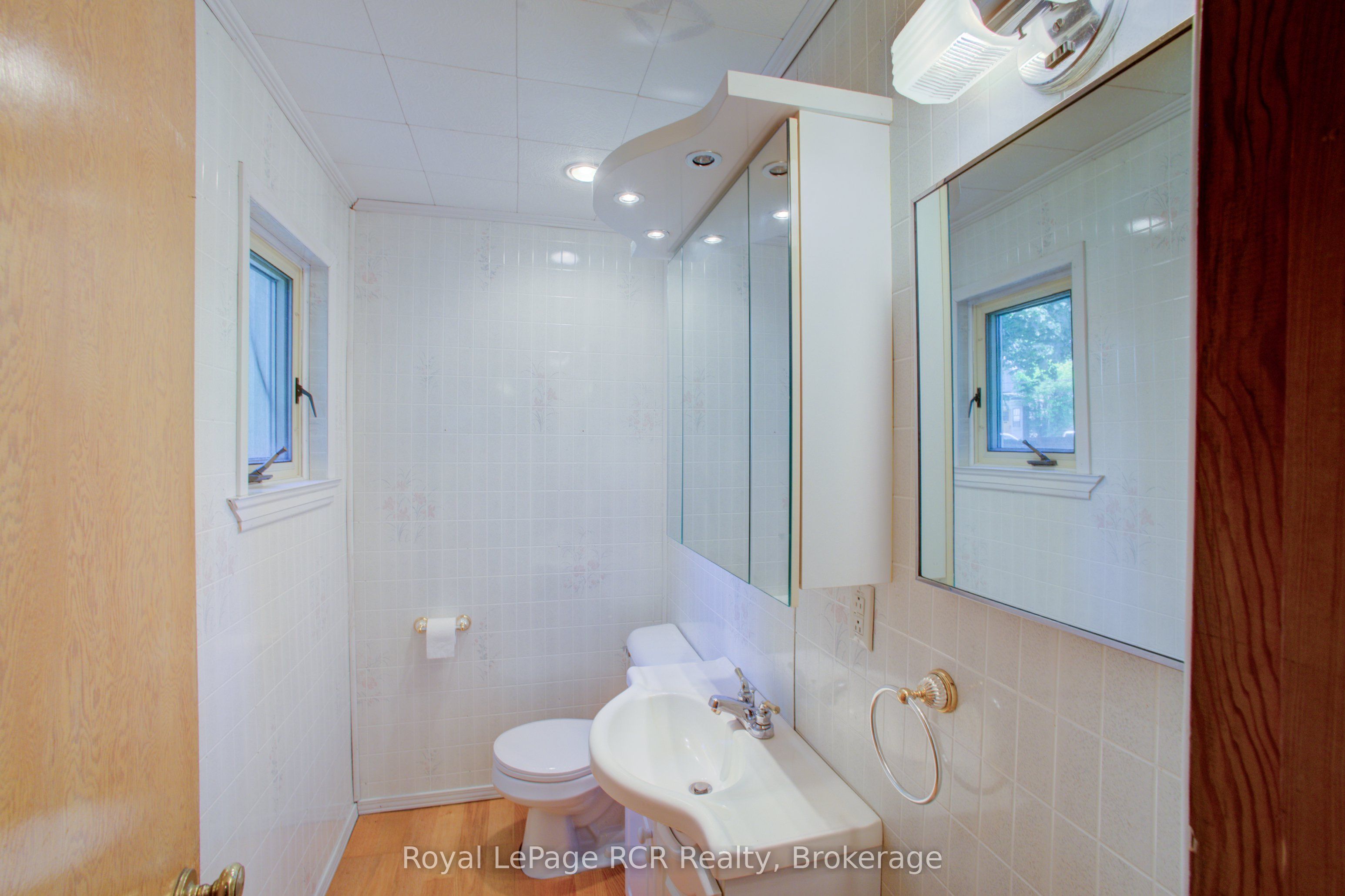 291 Elma Street E Property Photo 32