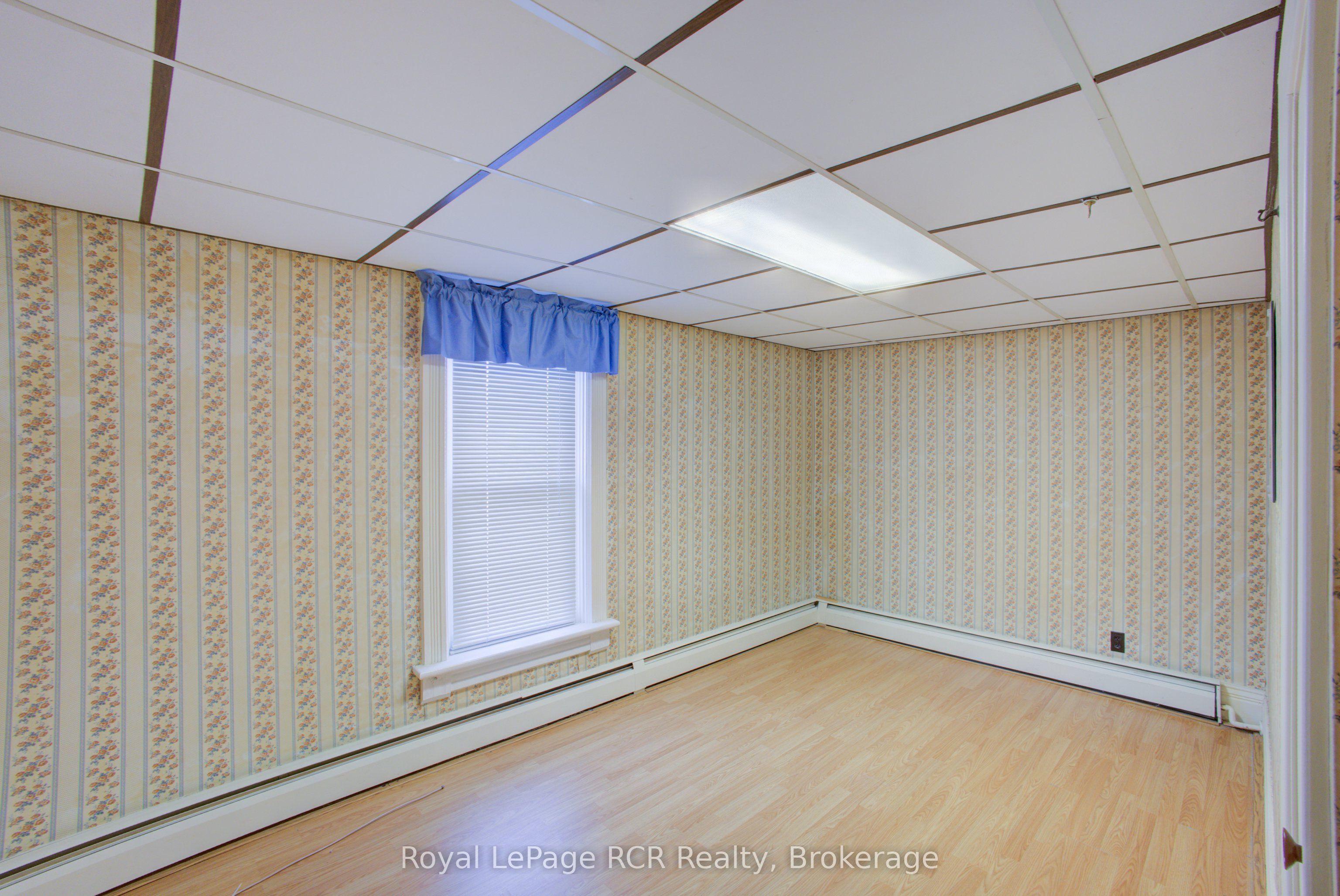 291 Elma Street E Property Photo 33