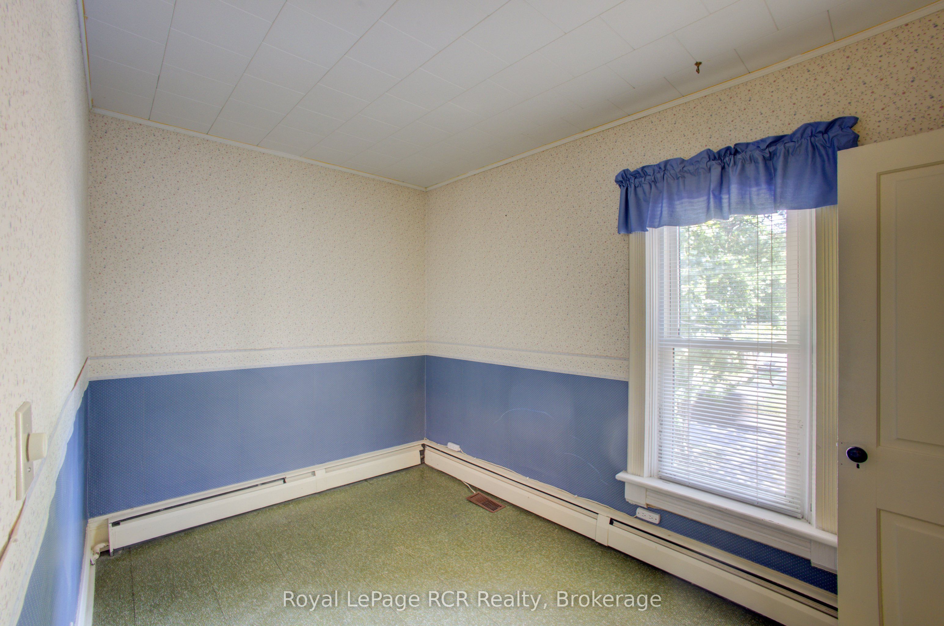 291 Elma Street E Property Photo 34