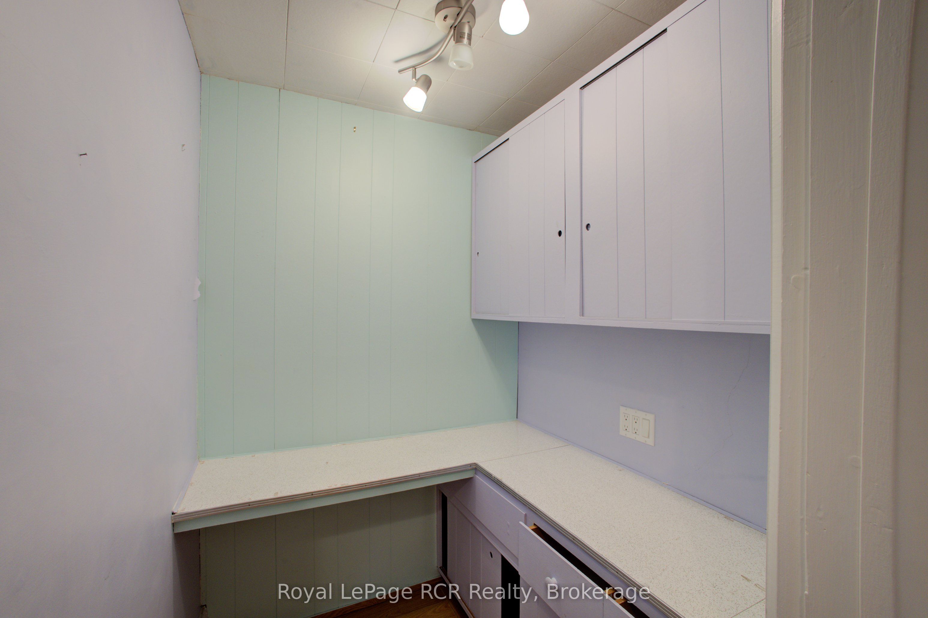 291 Elma Street E Property Photo 35