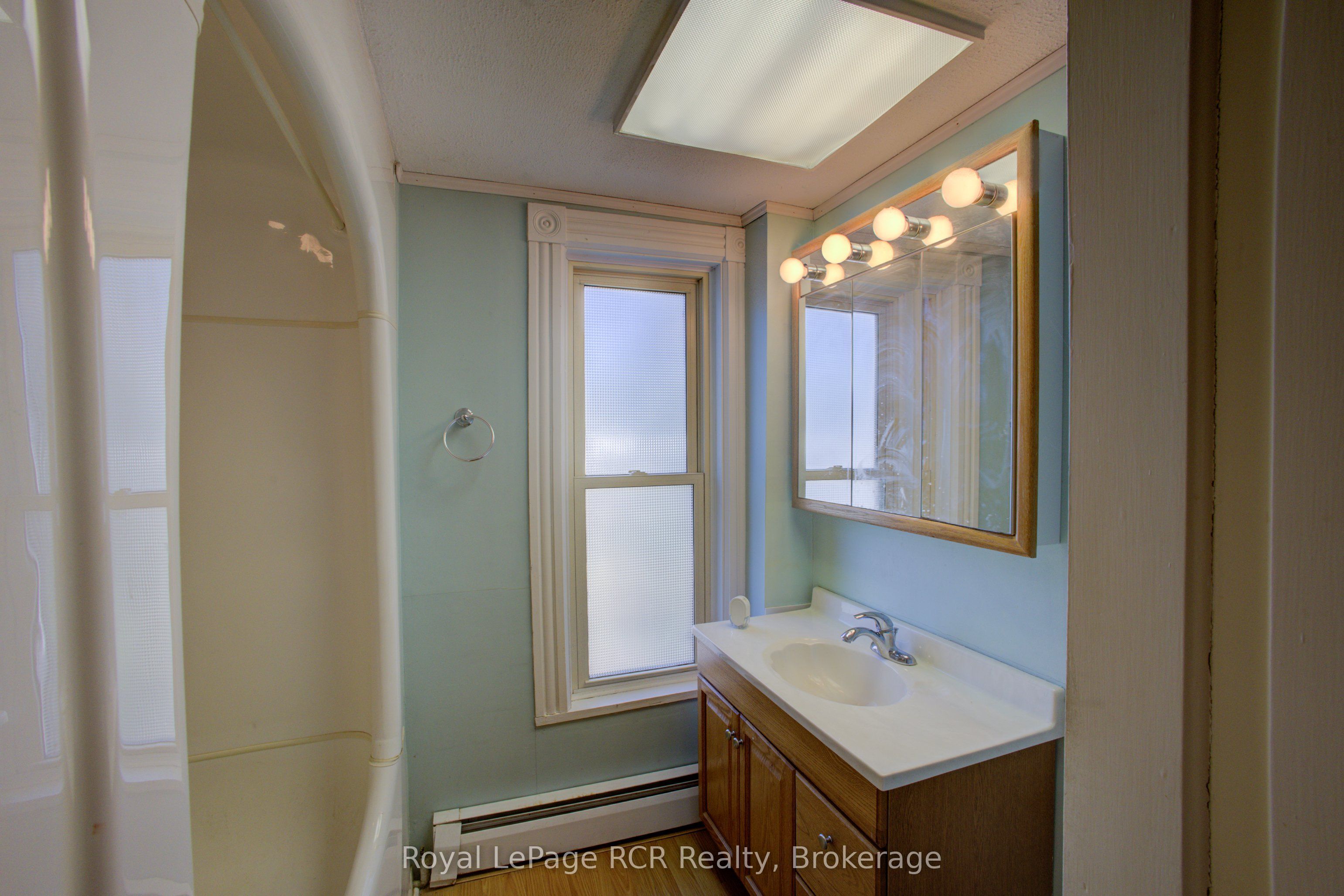 291 Elma Street E Property Photo 36