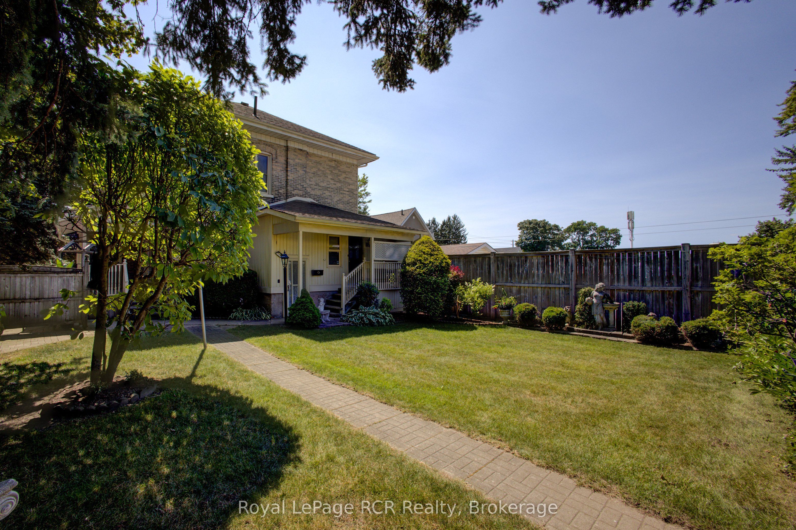 291 Elma Street E Property Photo 37