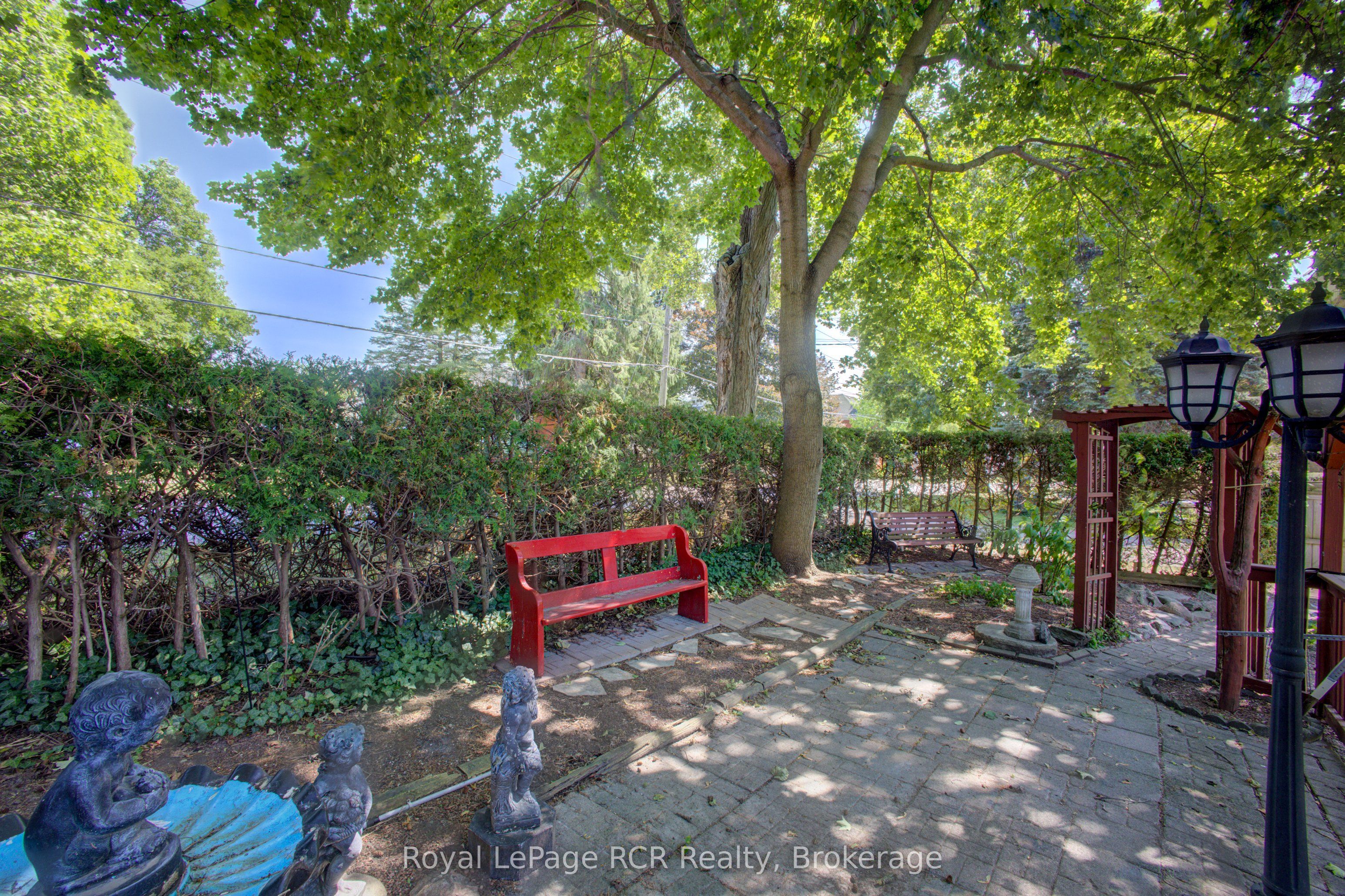 291 Elma Street E Property Photo 41