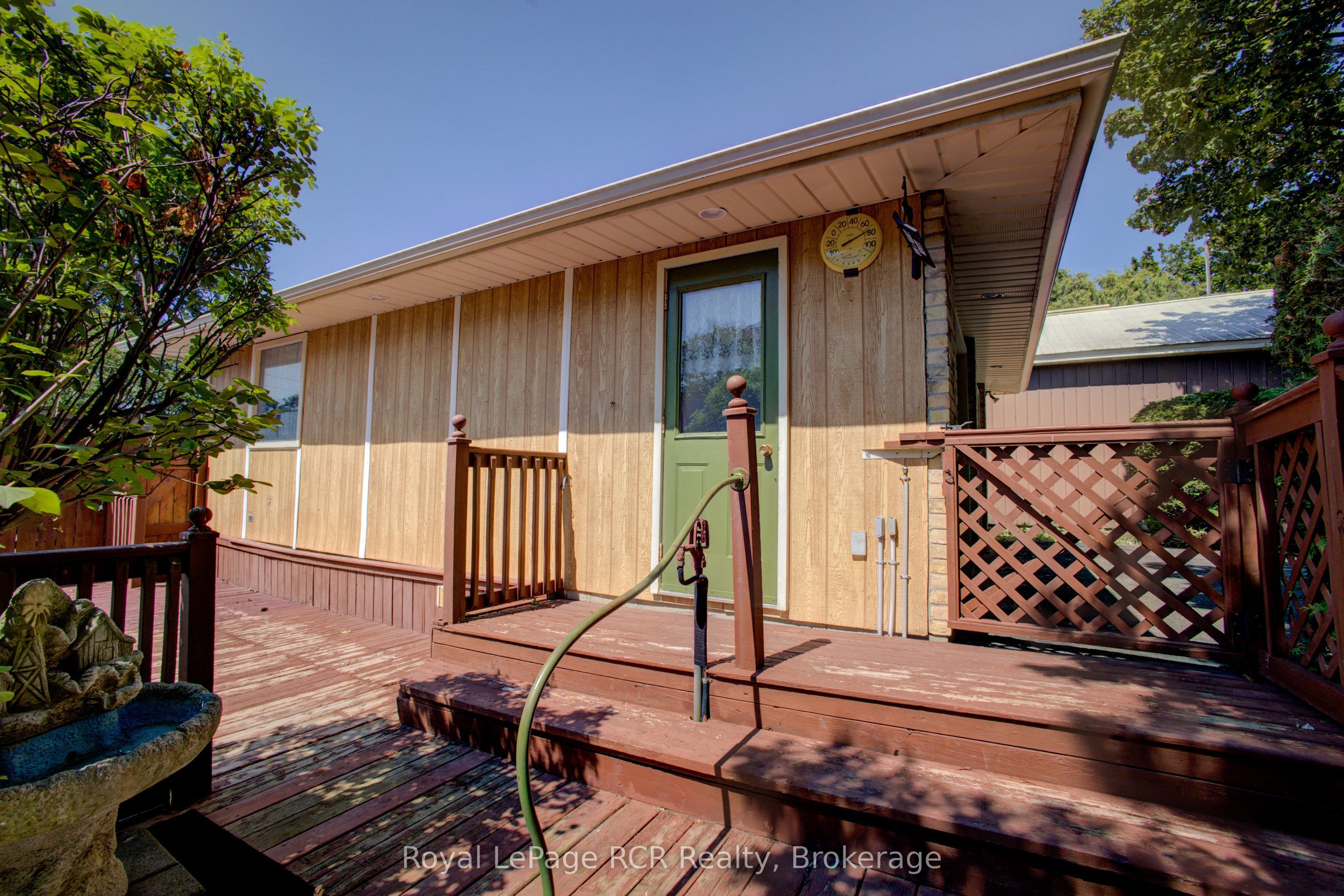 291 Elma Street E Property Photo 43