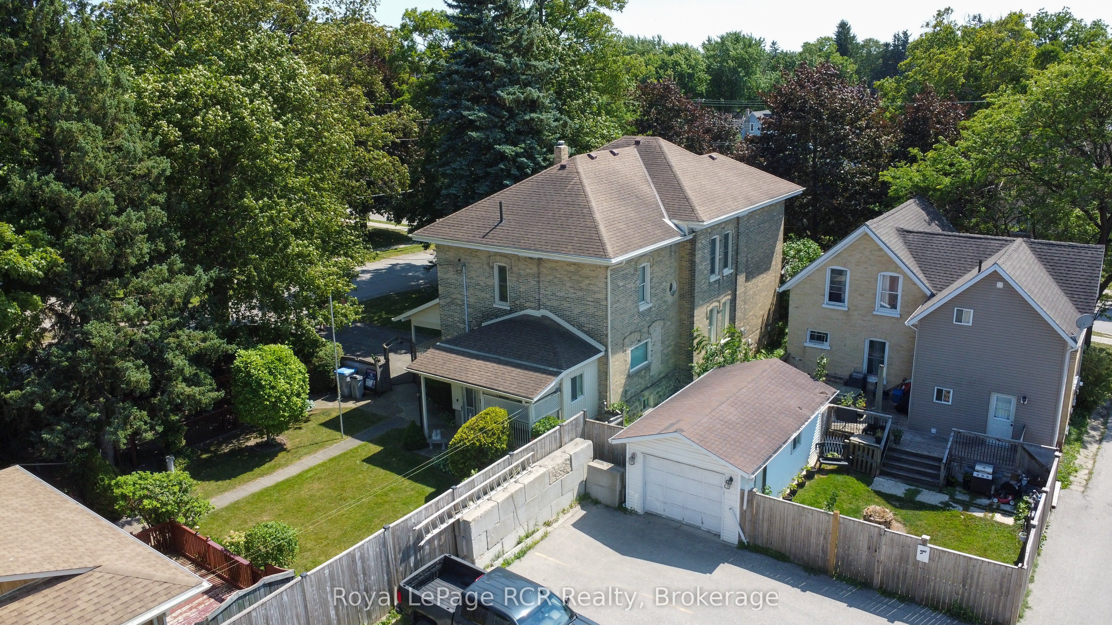 291 Elma Street E Property Photo 45