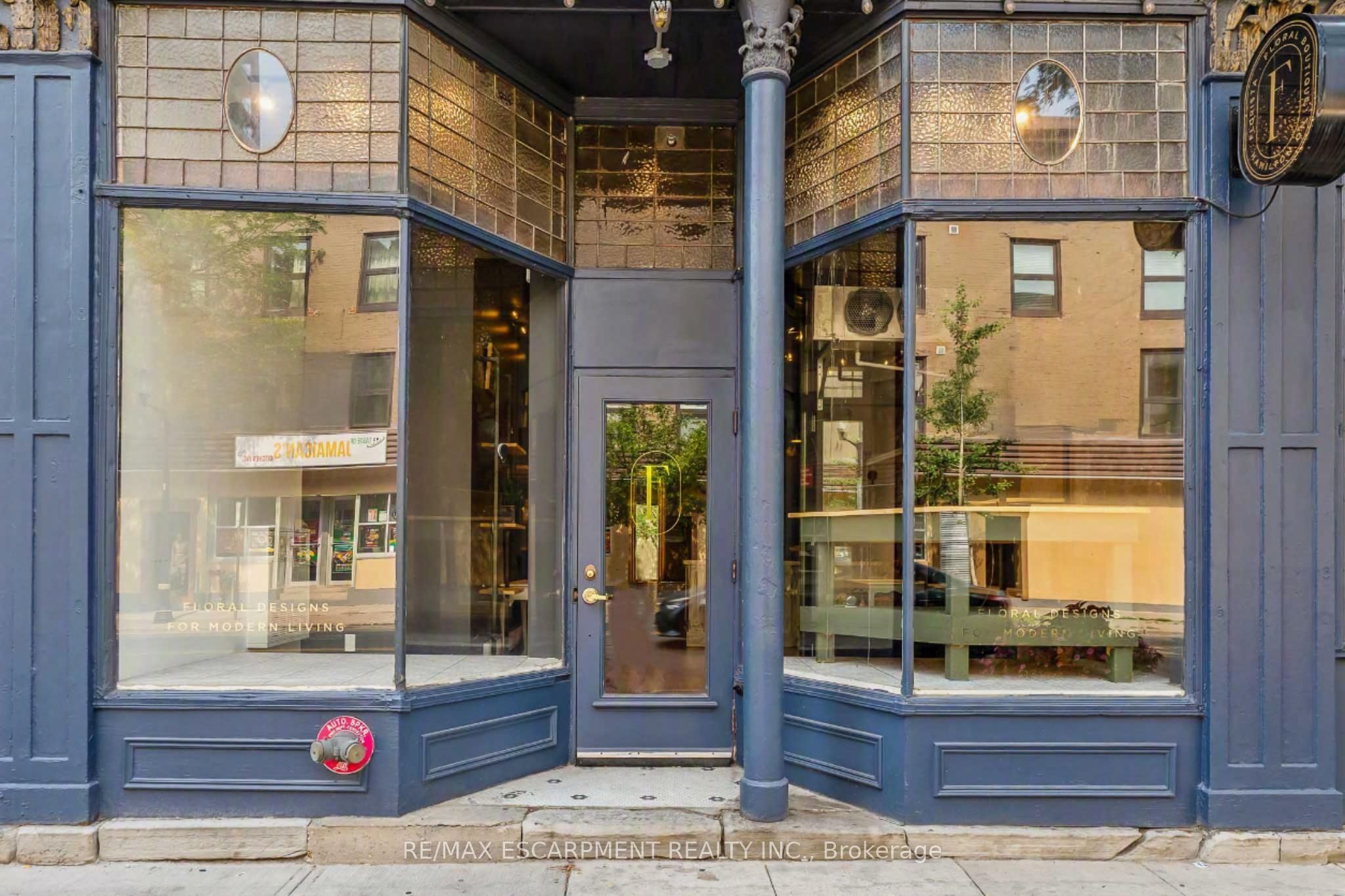 6 John Street N Property Photo 2