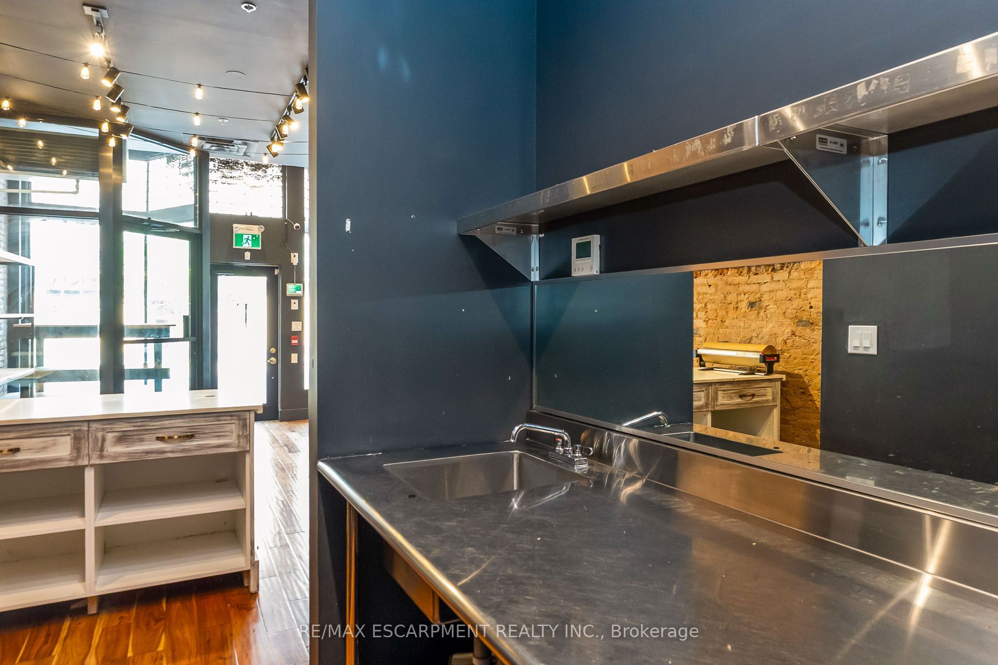 6 John Street N Property Photo 13