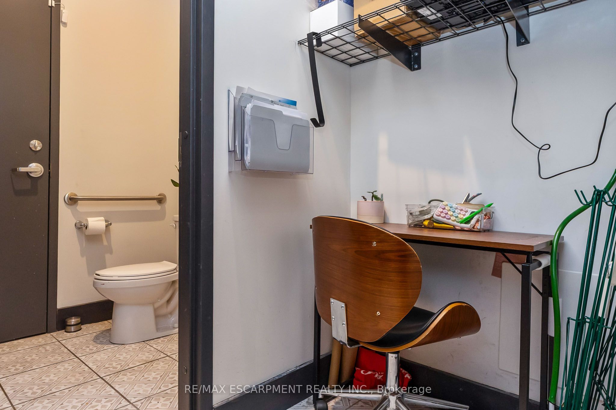 6 John Street N Property Photo 17