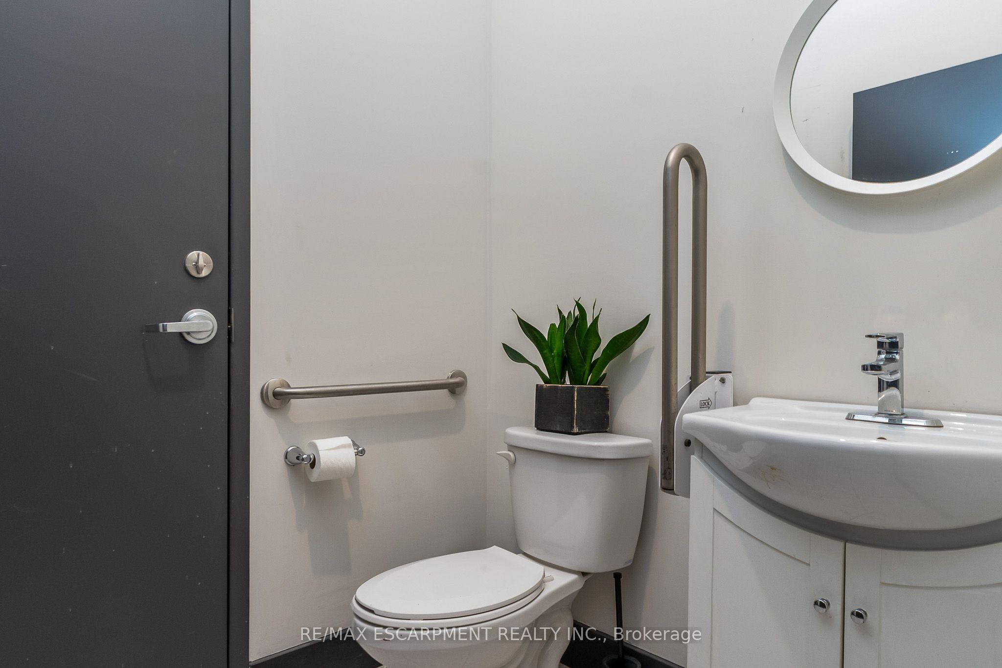 6 John Street N Property Photo 19
