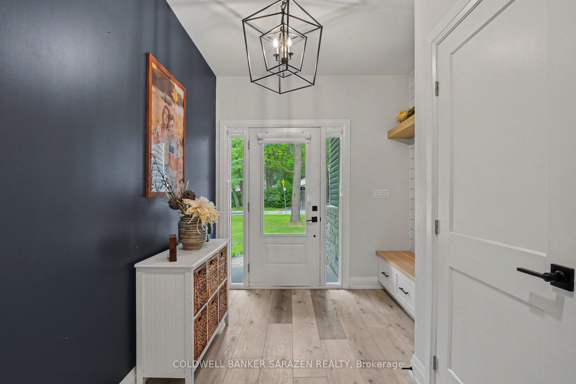 1046 Bayview Drive W Property Photo 3