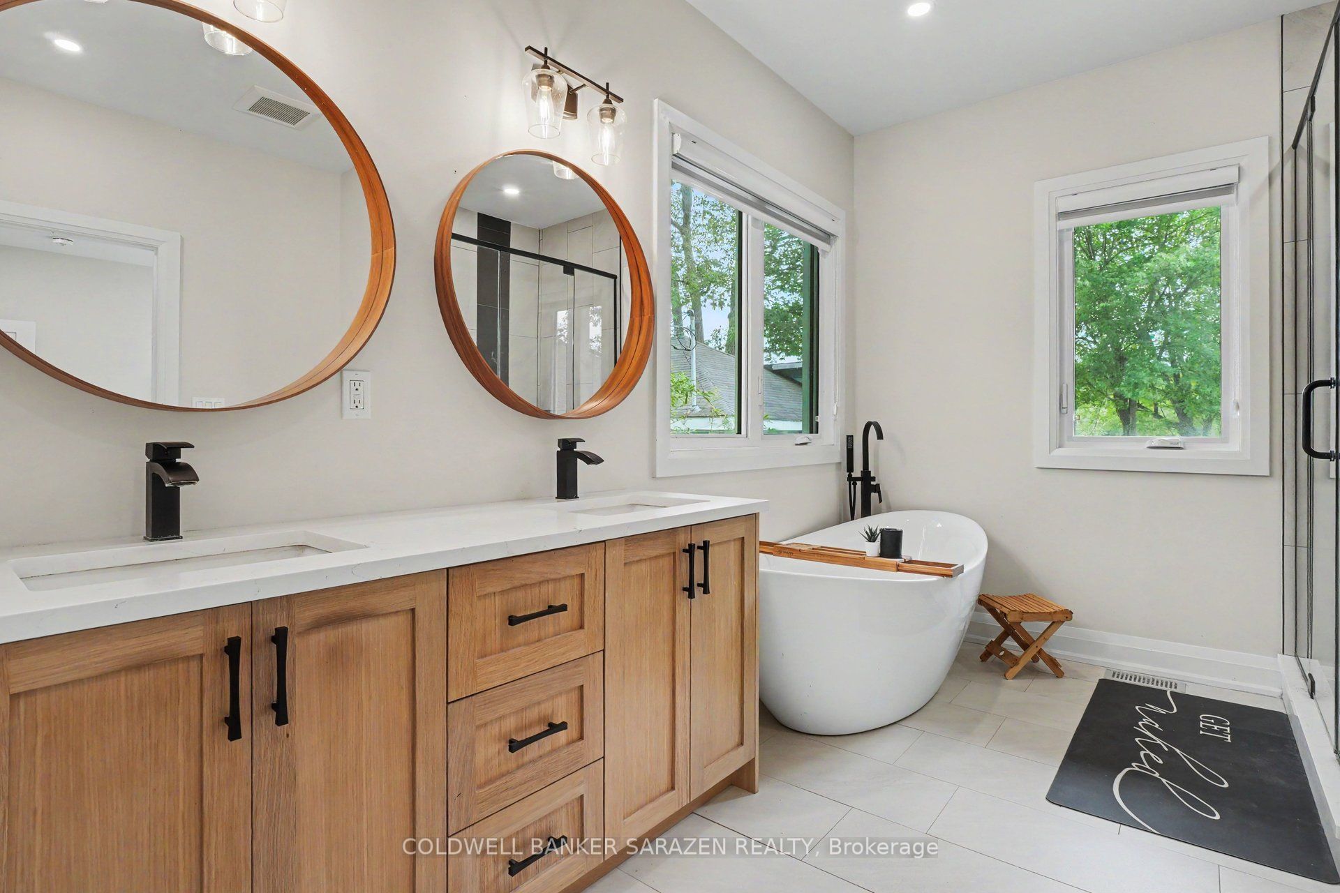 1046 Bayview Drive W Property Photo 15