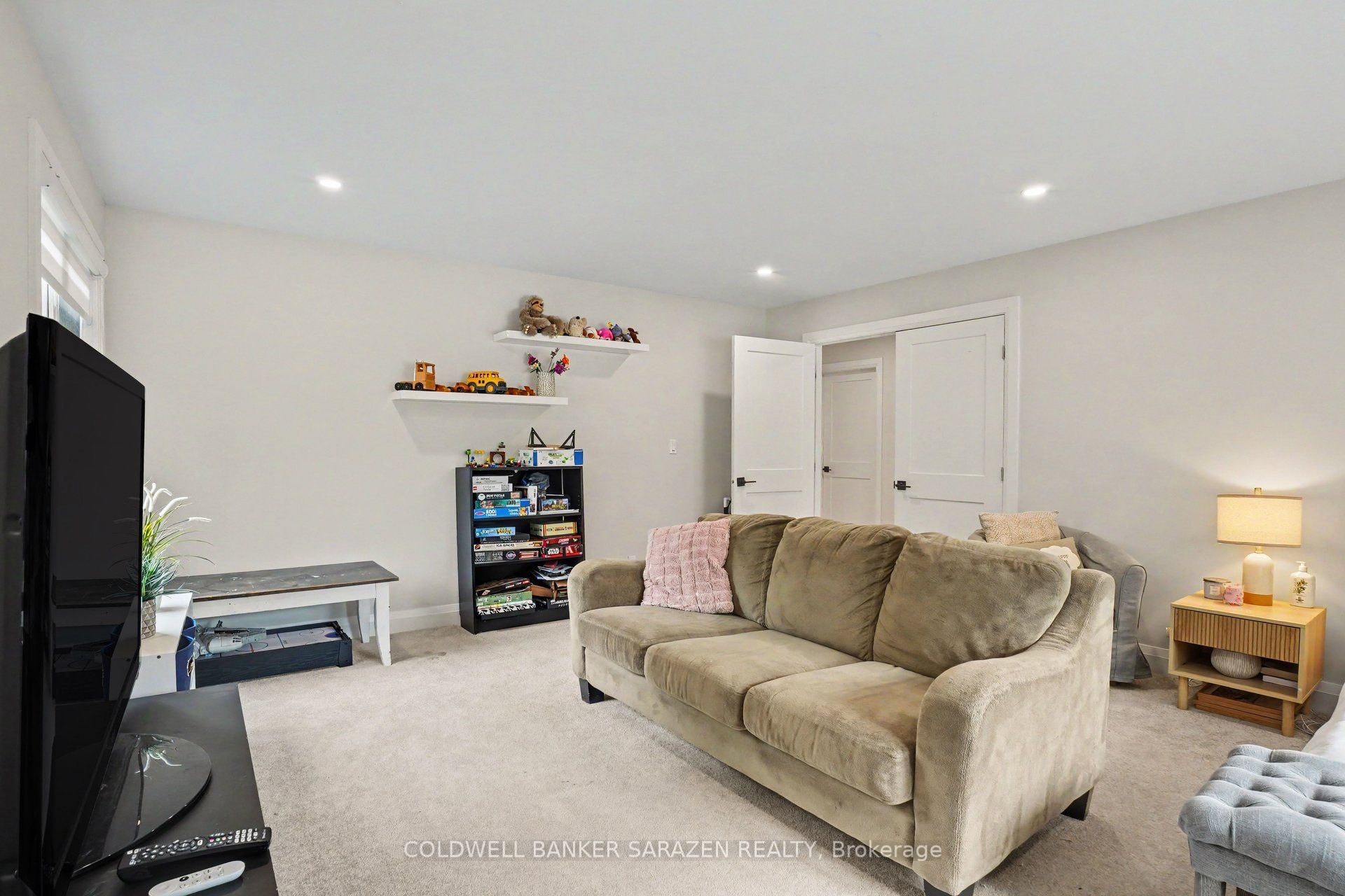 1046 Bayview Drive W Property Photo 22