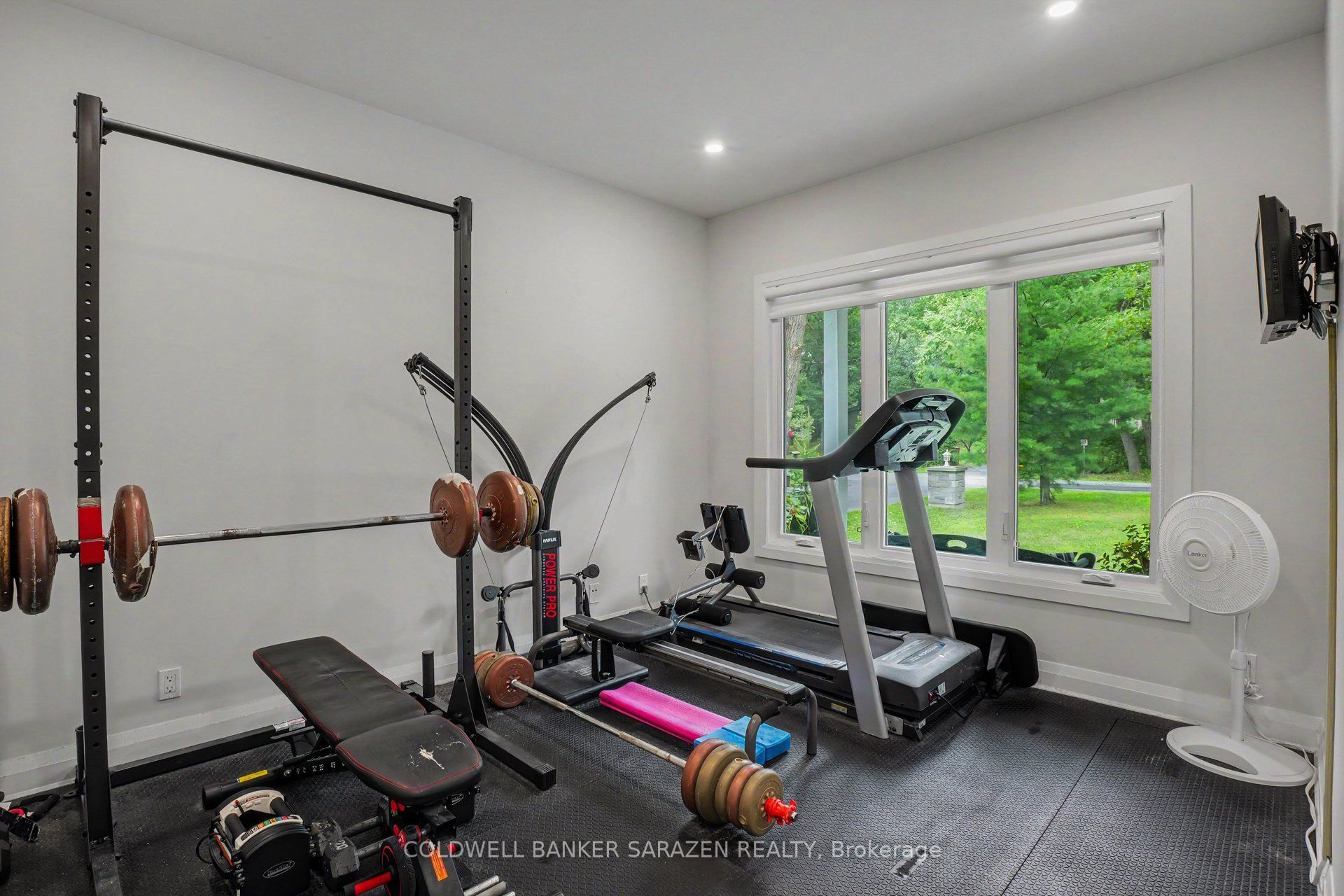 1046 Bayview Drive W Property Photo 23