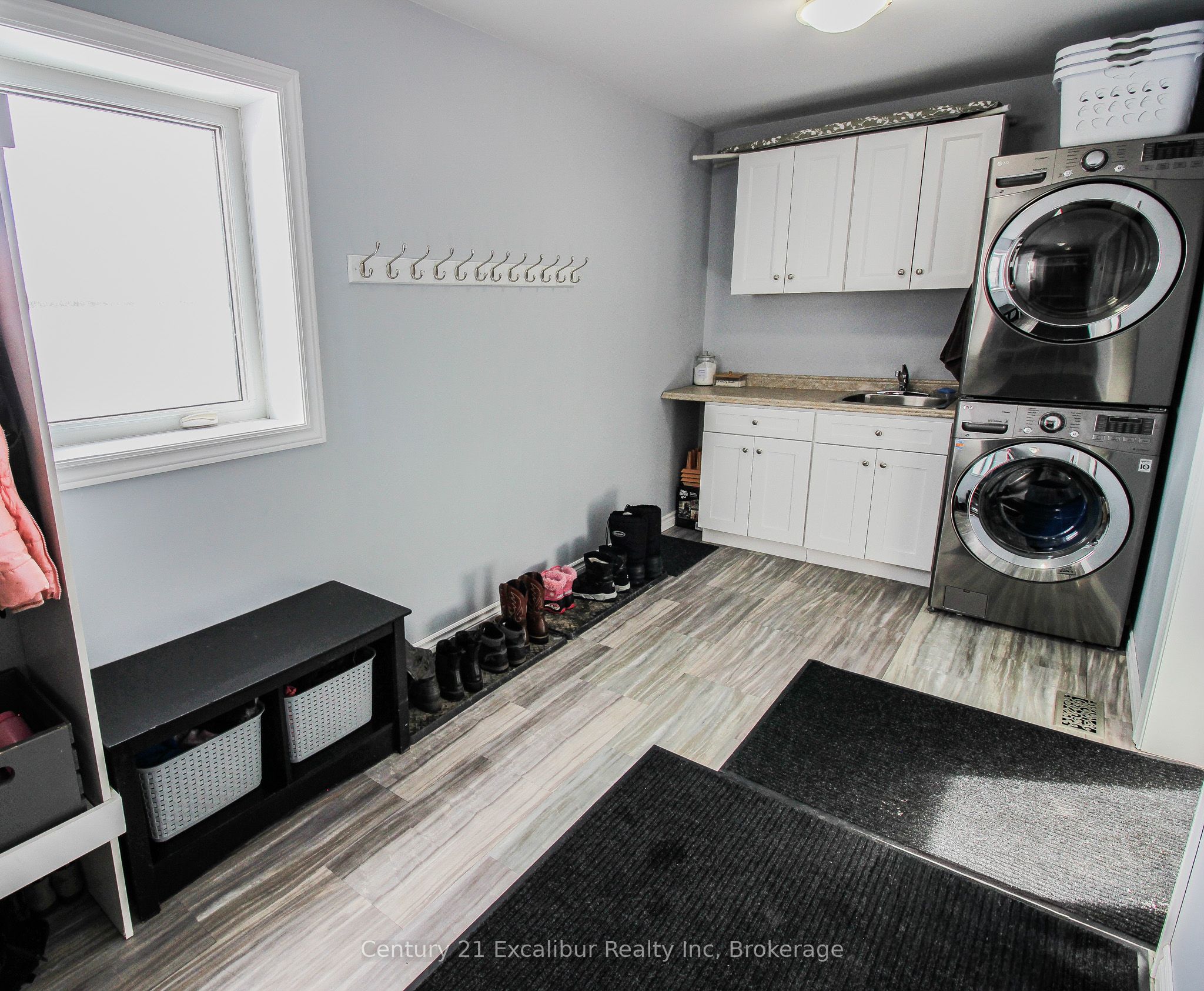 7104 Sixth Line Road W Property Photo 10