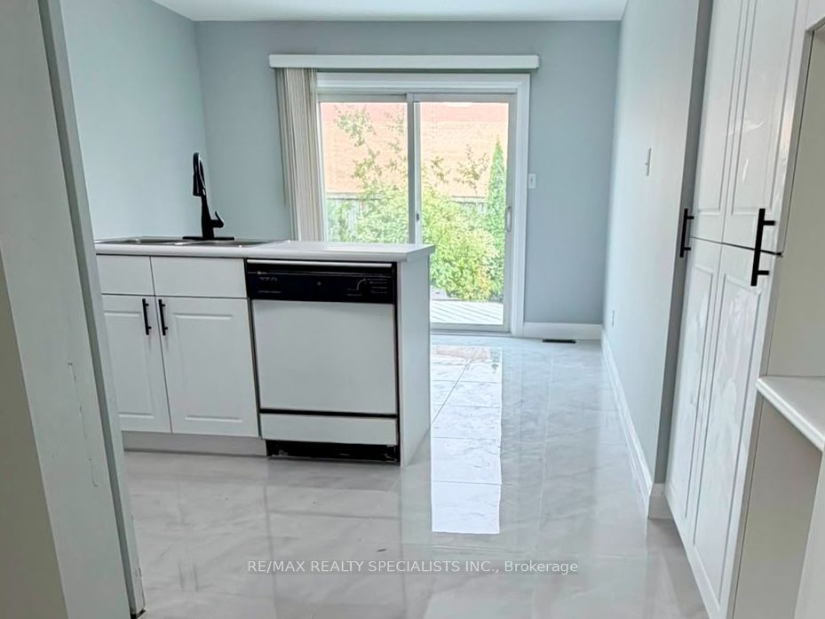 145 North Centre Road 19 Property Photo 14