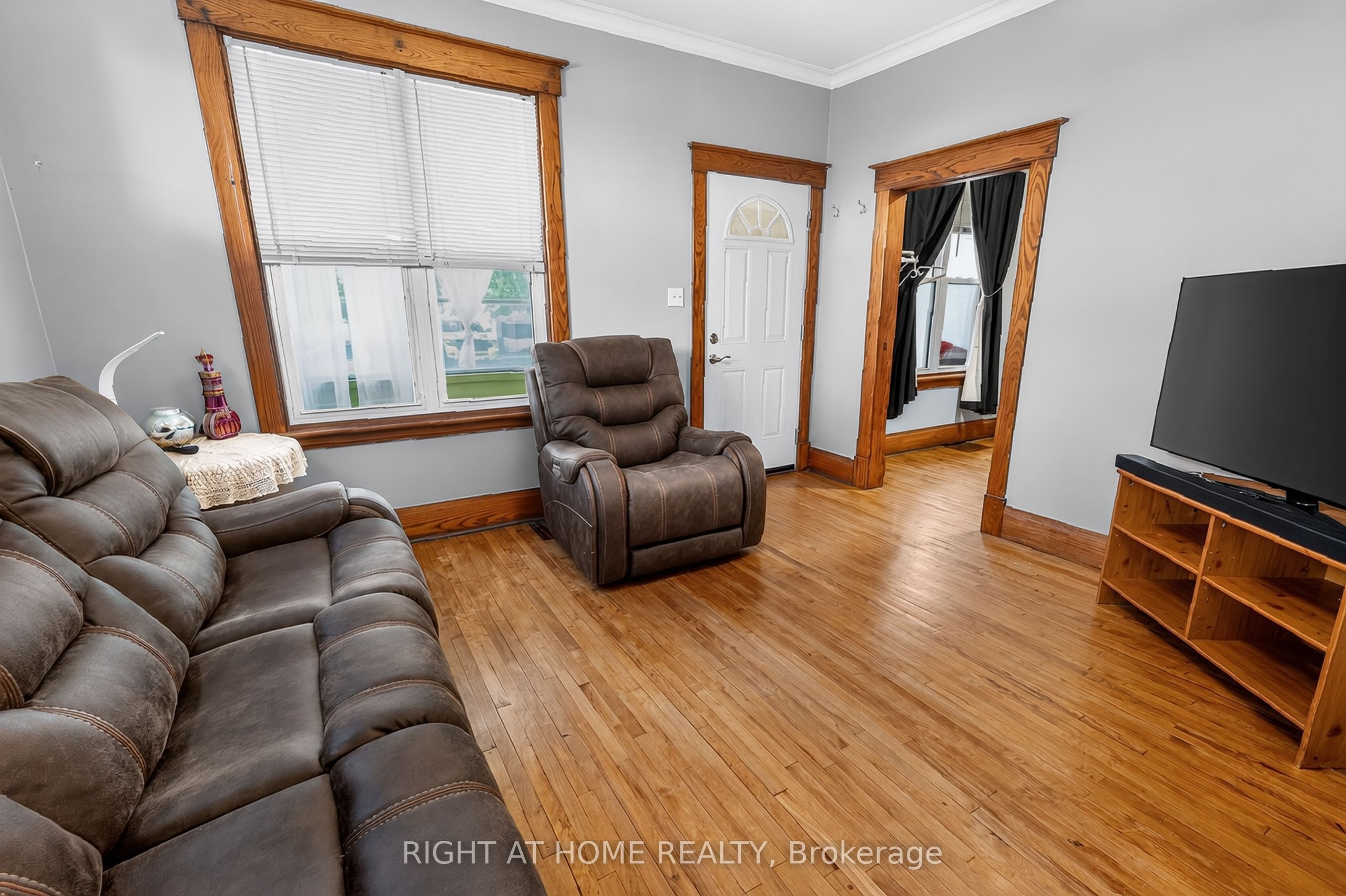 72 Maple Street Property Photo 3