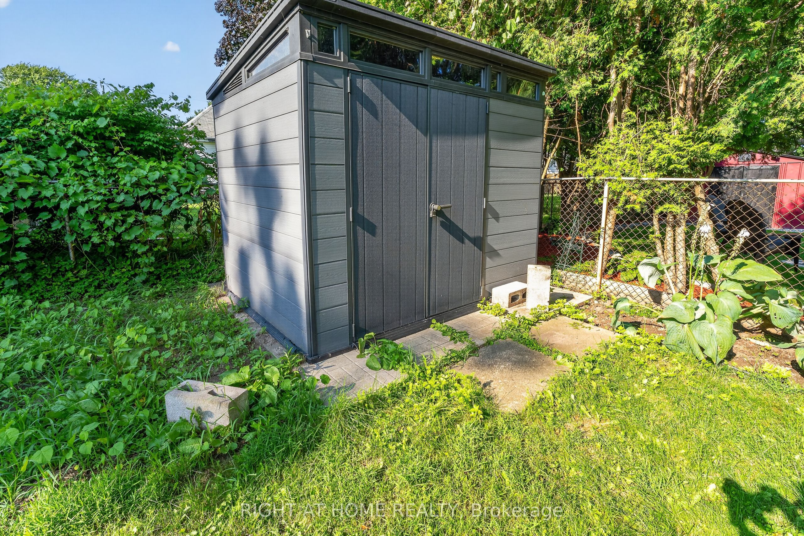 72 Maple Street Property Photo 33
