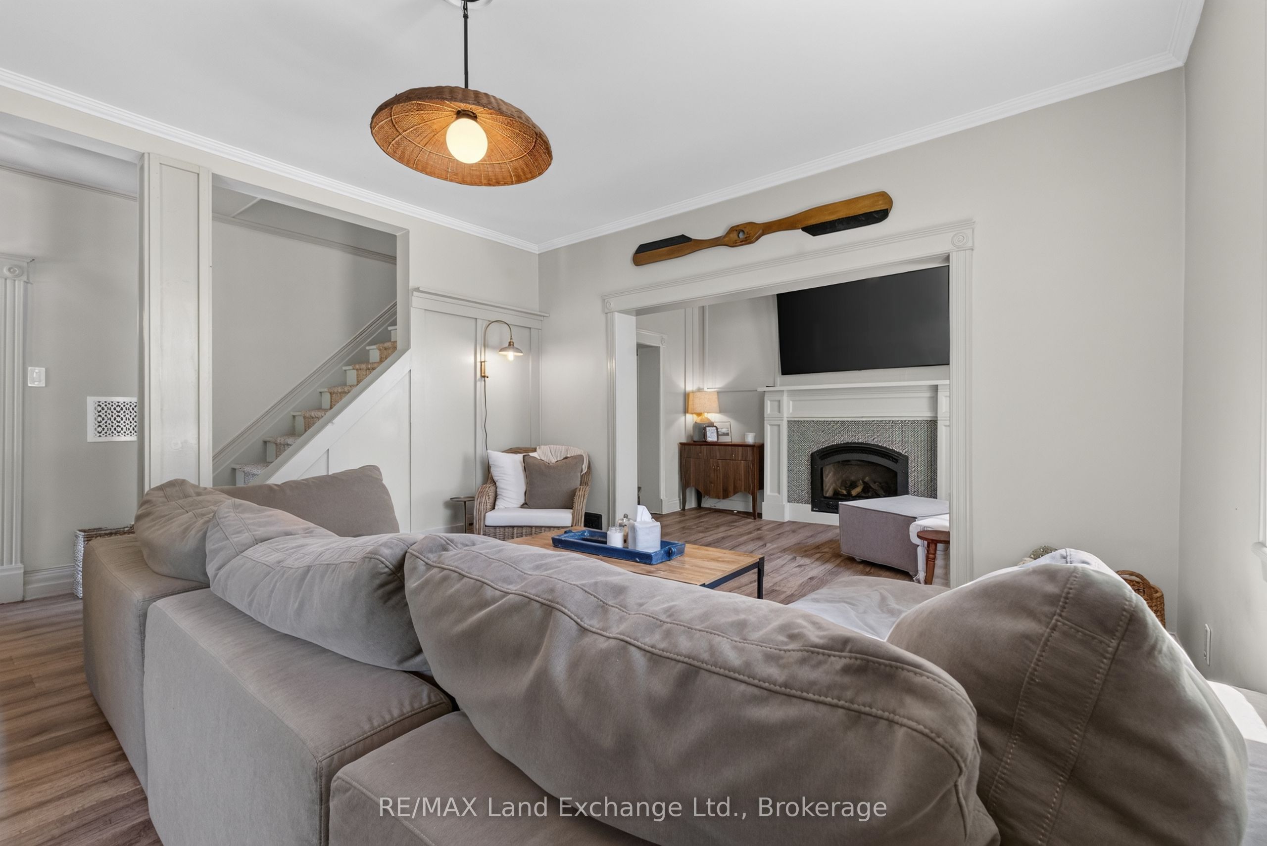 581 Queen Street Property Photo 10