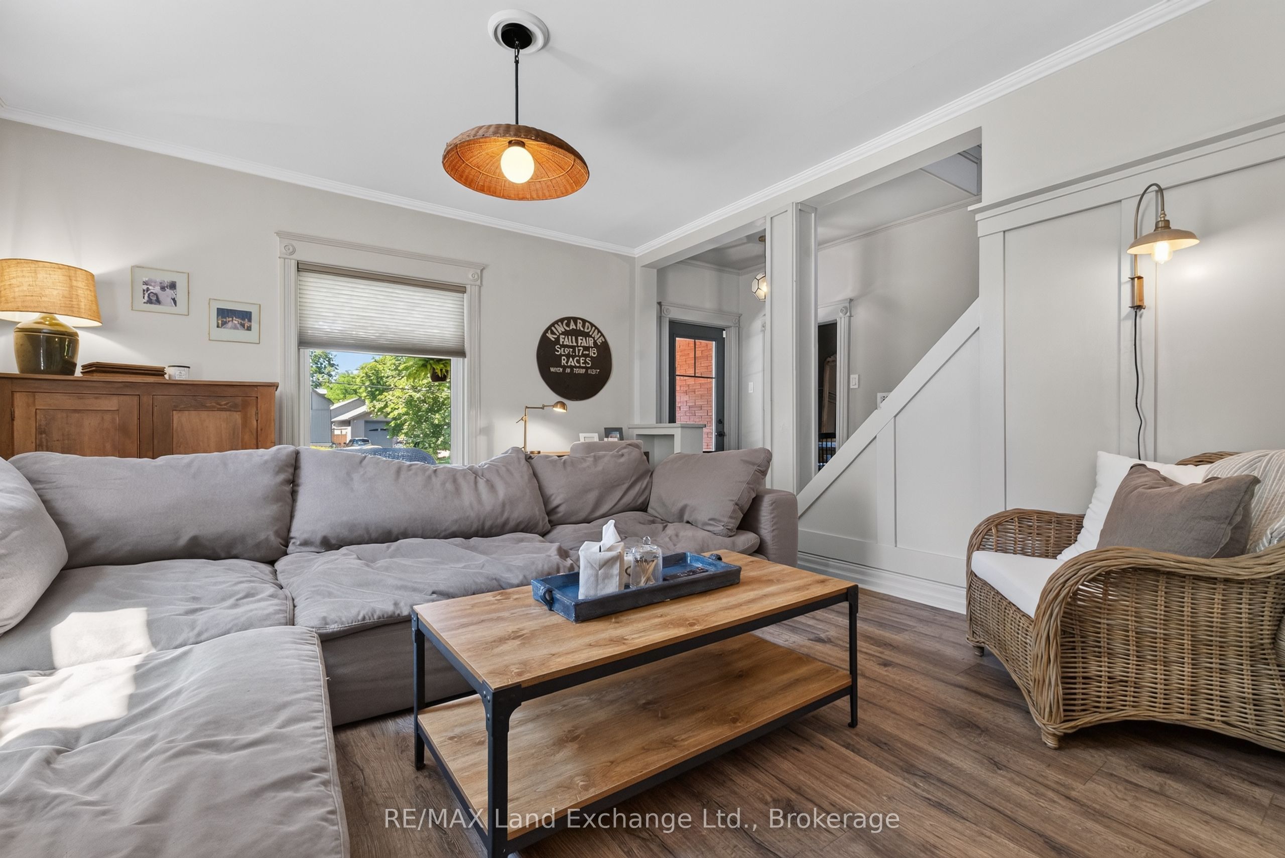 581 Queen Street Property Photo 12