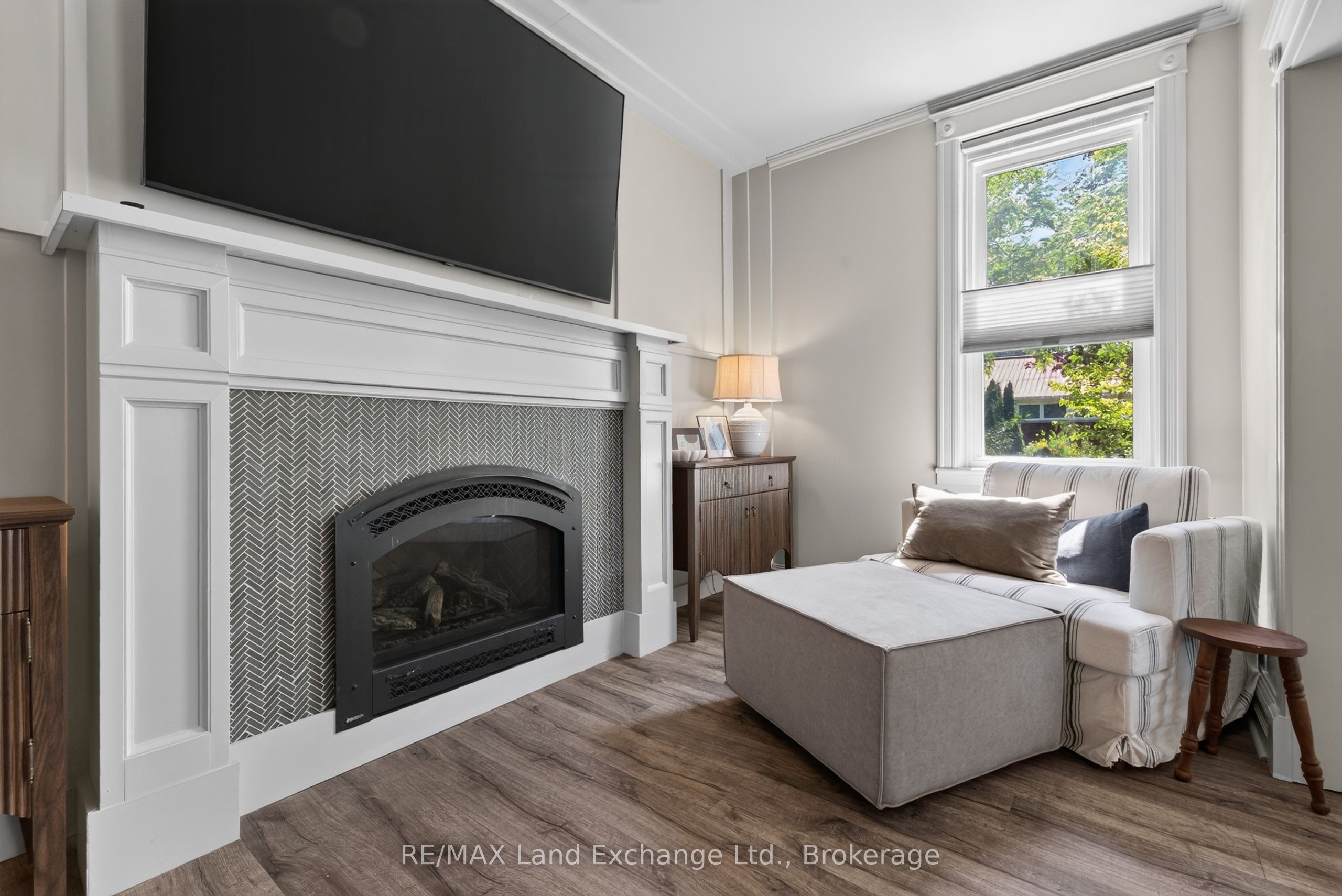 581 Queen Street Property Photo 14