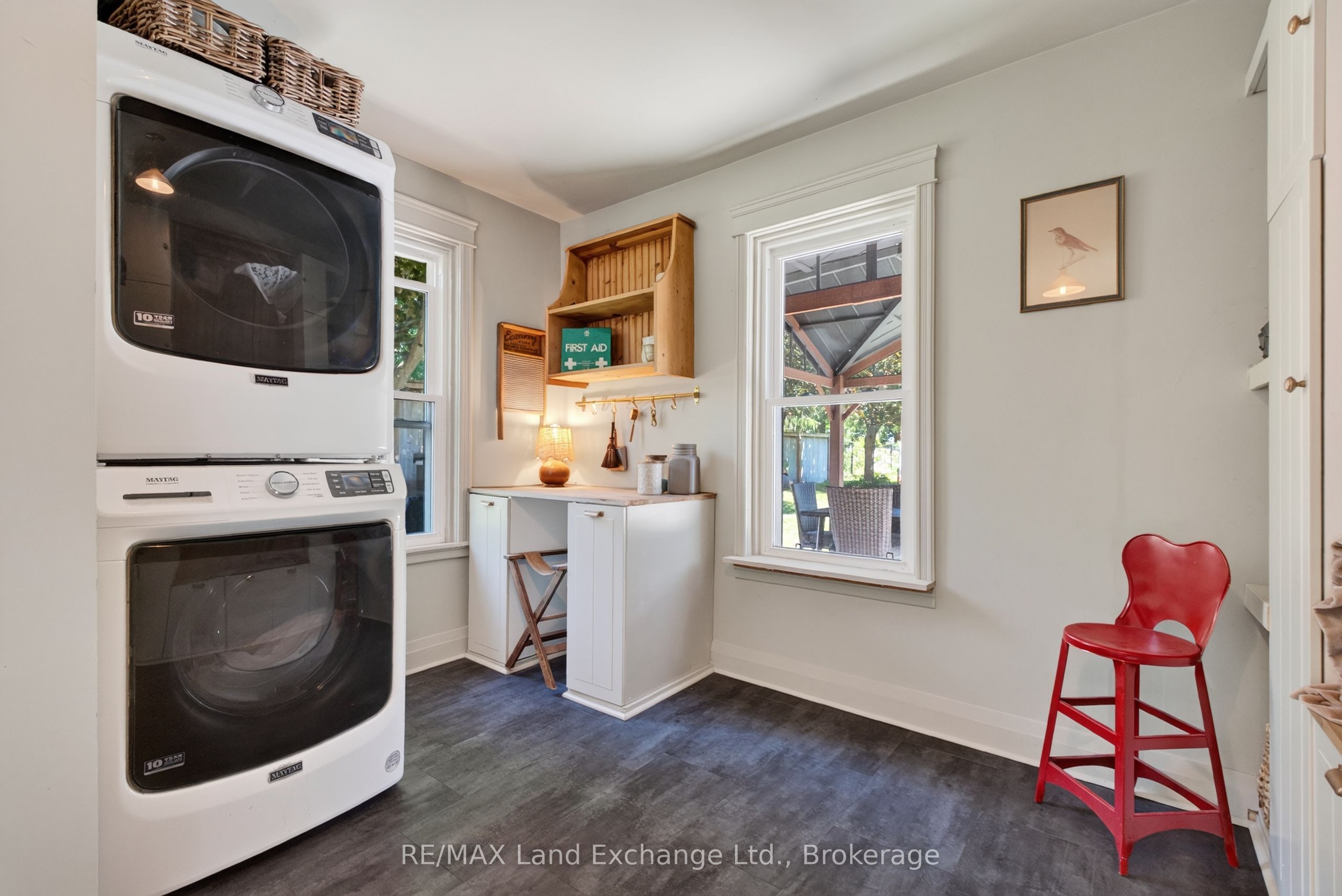 581 Queen Street Property Photo 18