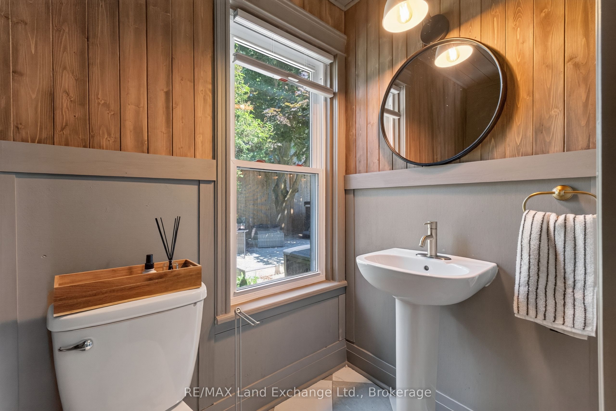 581 Queen Street Property Photo 20