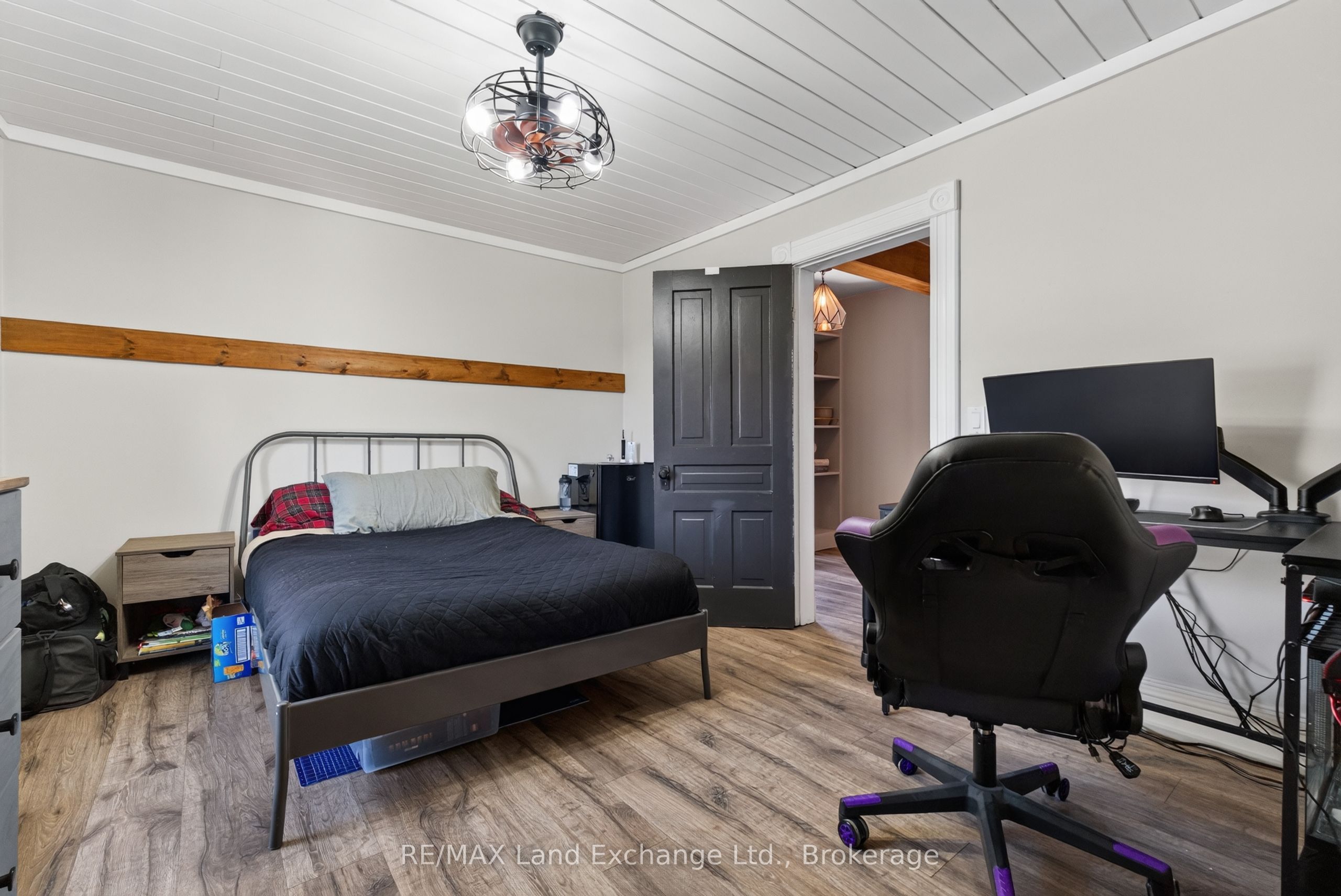 581 Queen Street Property Photo 29