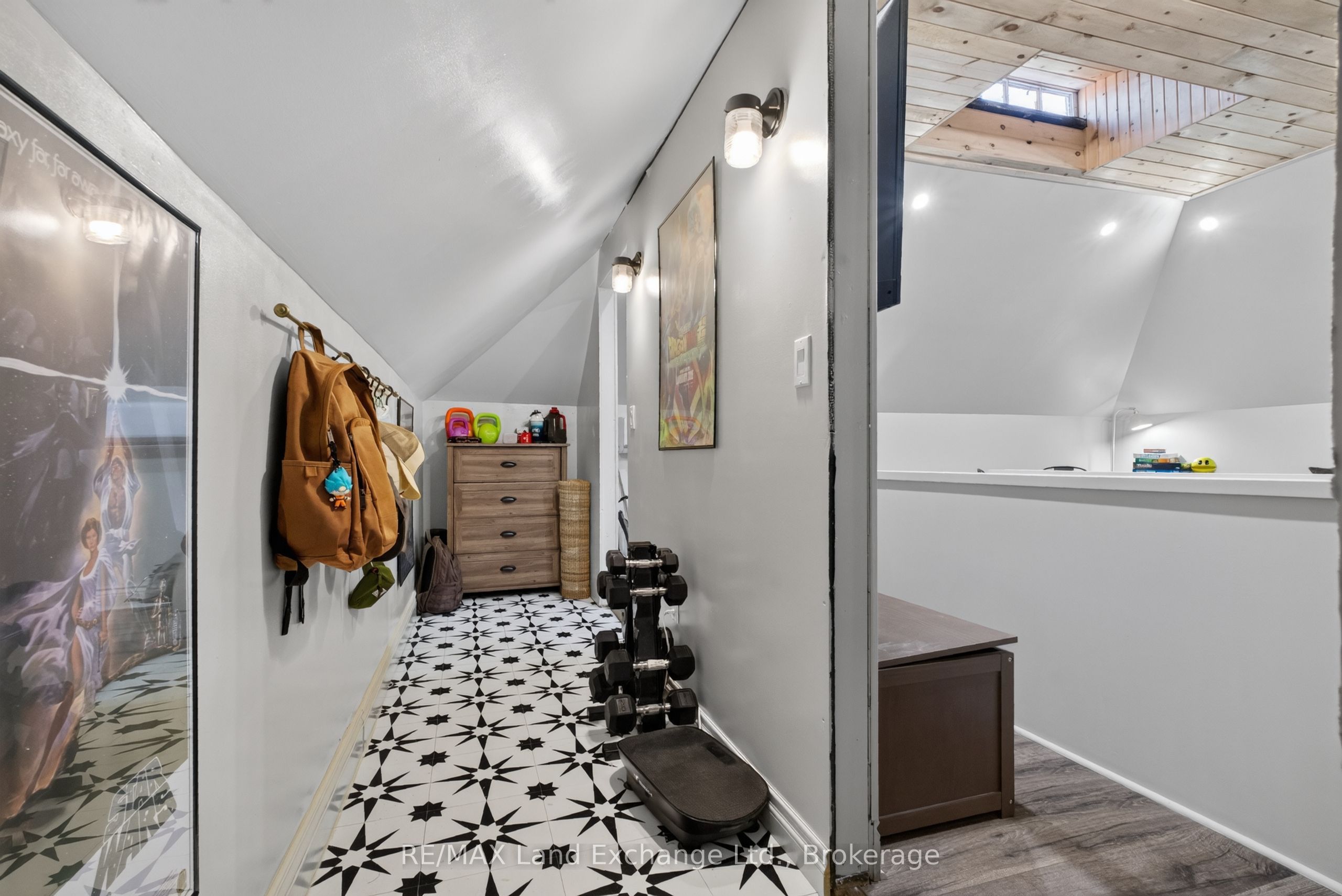 581 Queen Street Property Photo 36