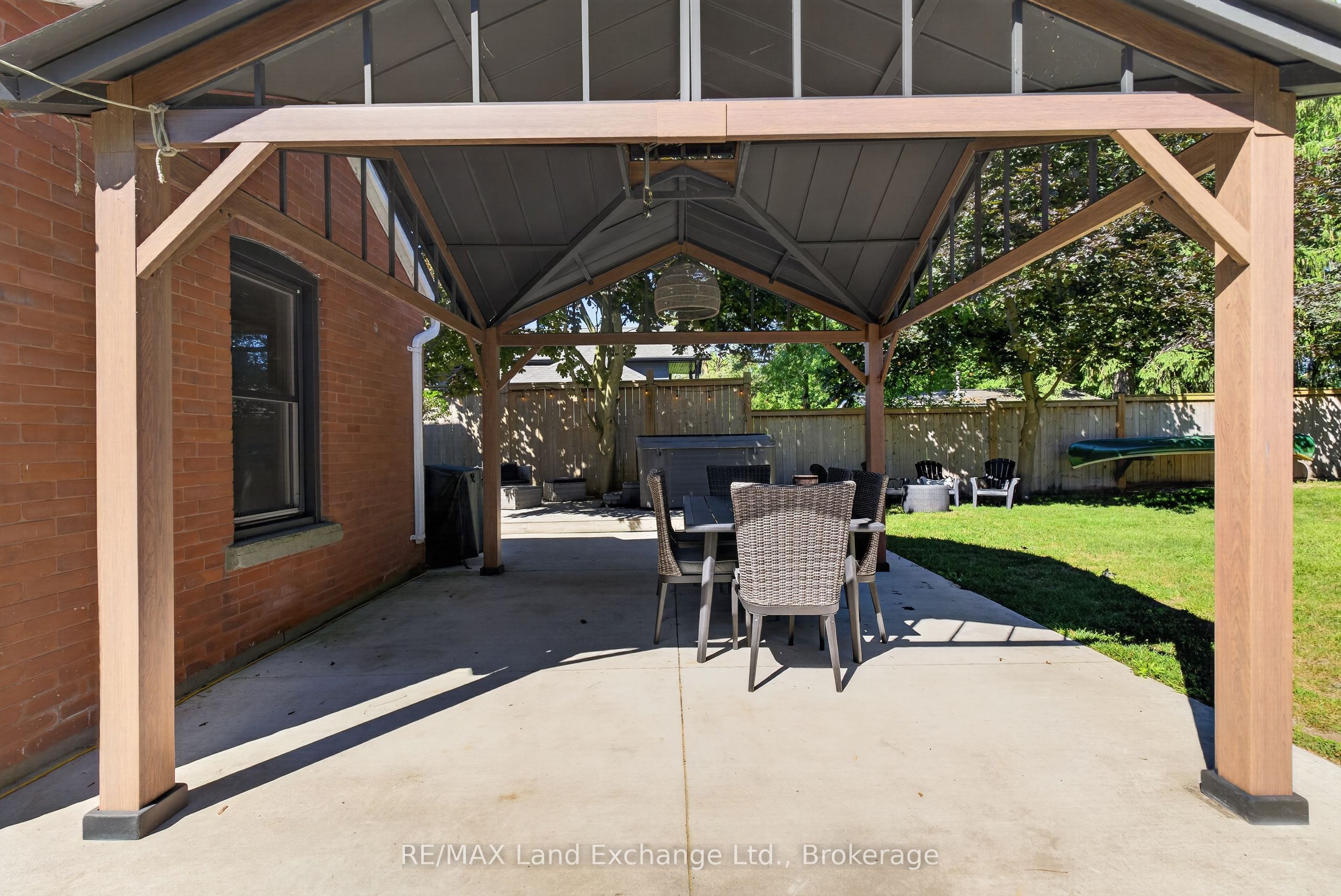 581 Queen Street Property Photo 38