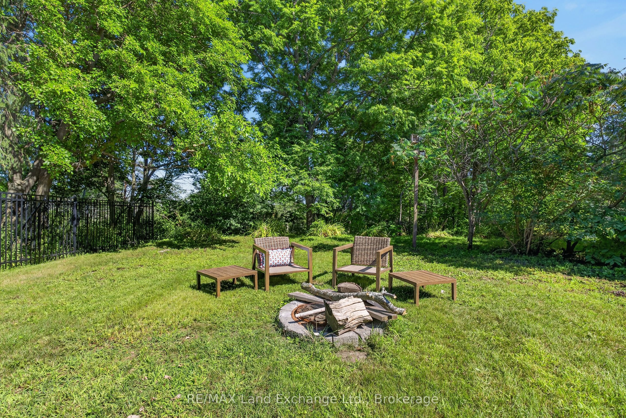 581 Queen Street Property Photo 41