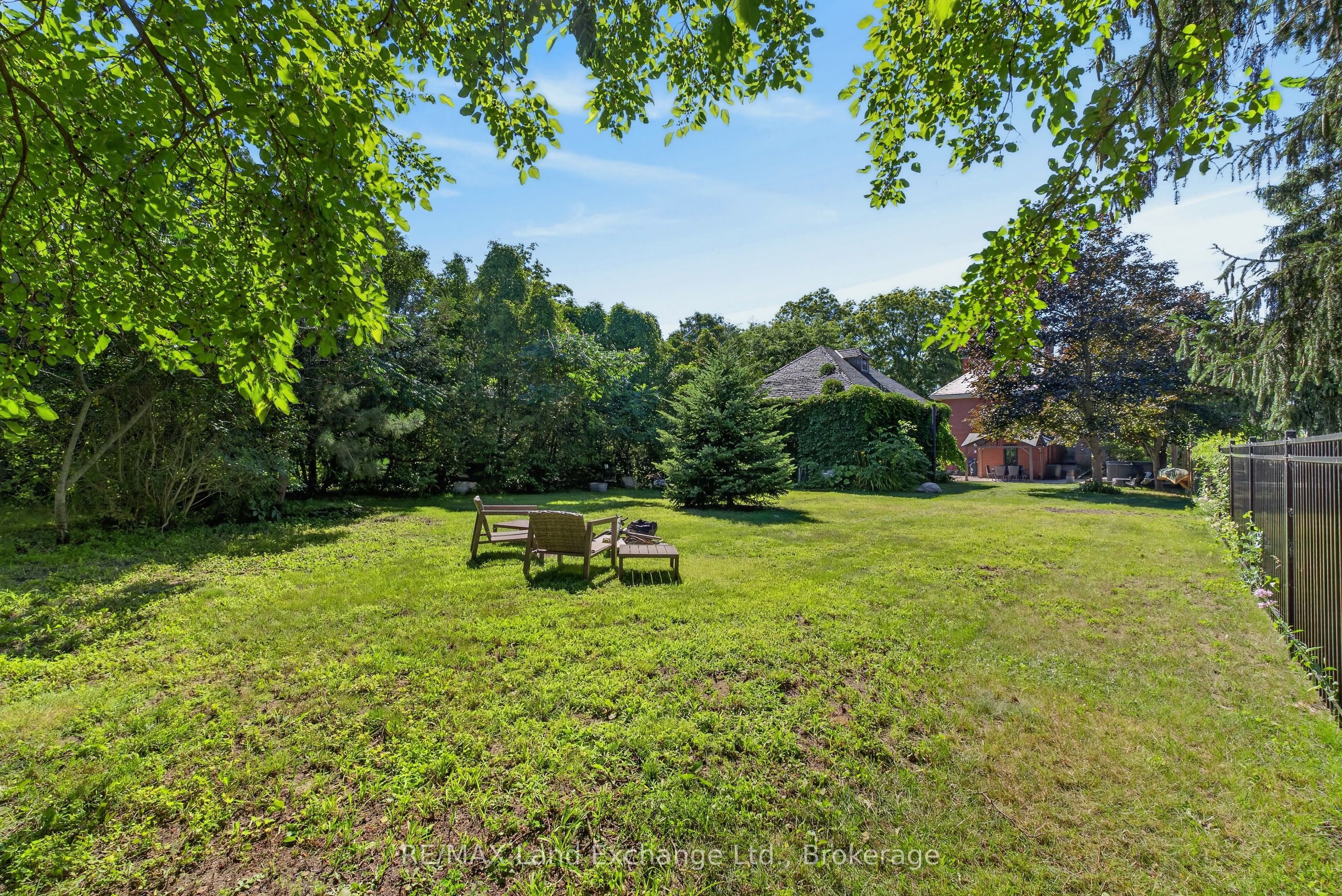 581 Queen Street Property Photo 42