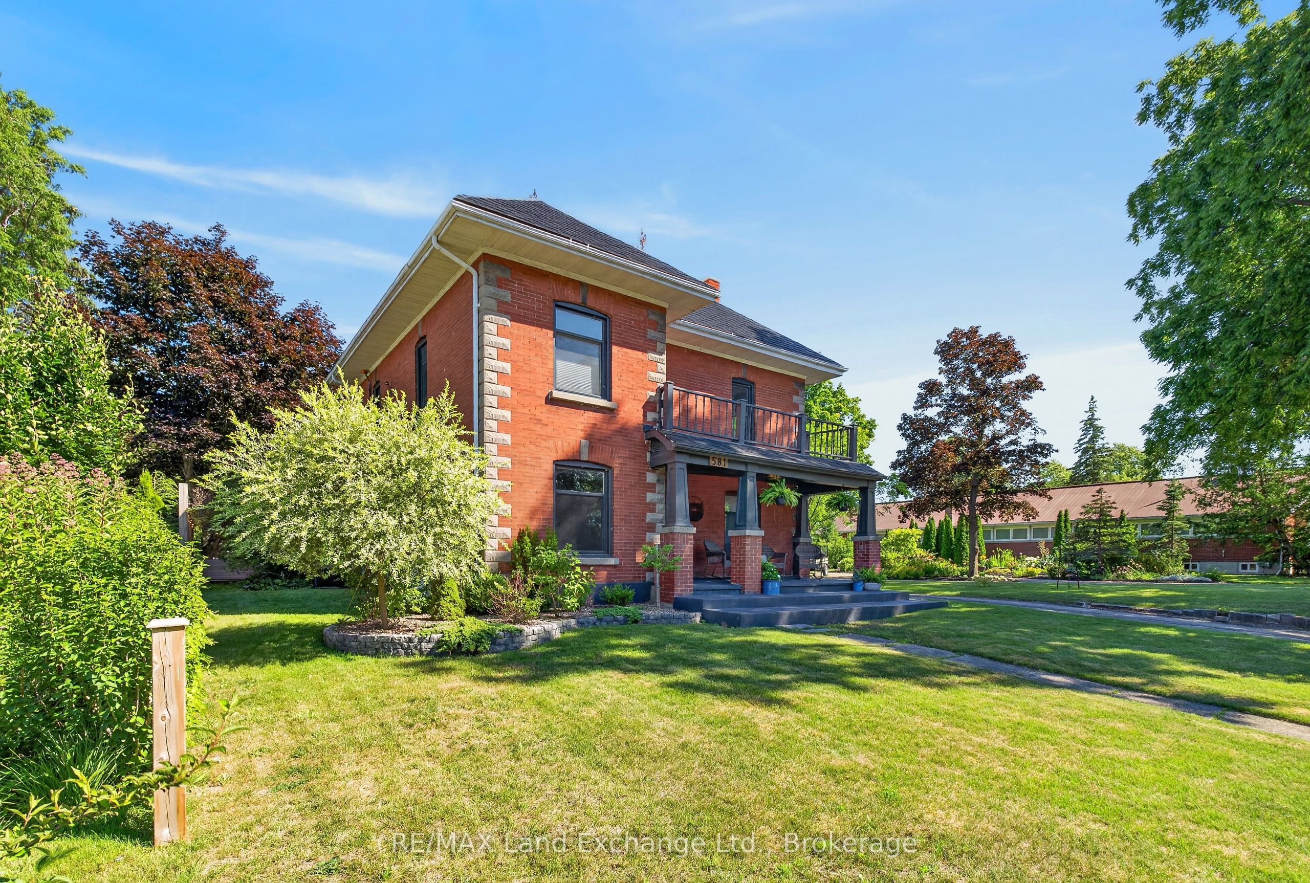 581 Queen Street Property Photo 44