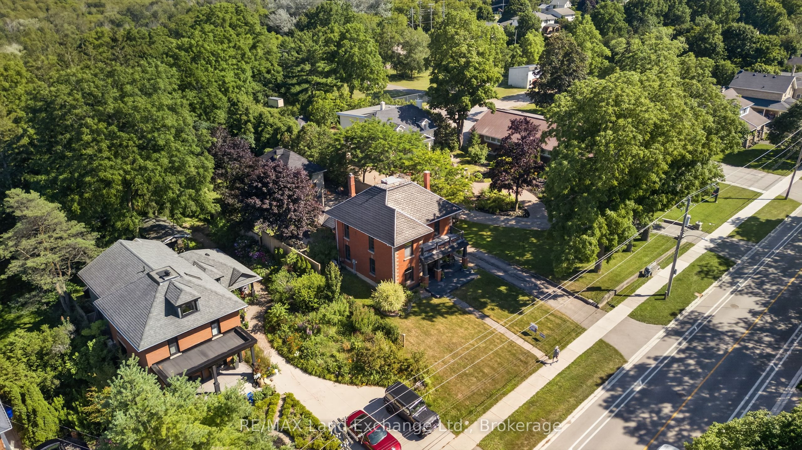 581 Queen Street Property Photo 50