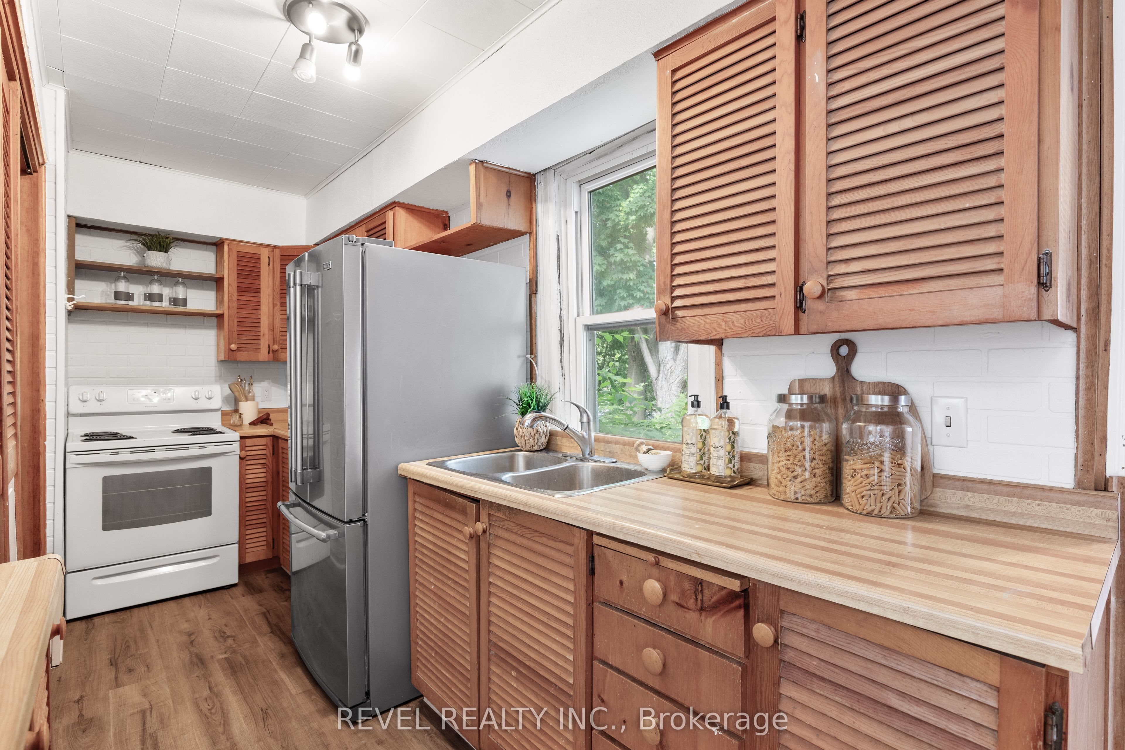 399 Eldon Road Property Photo 10