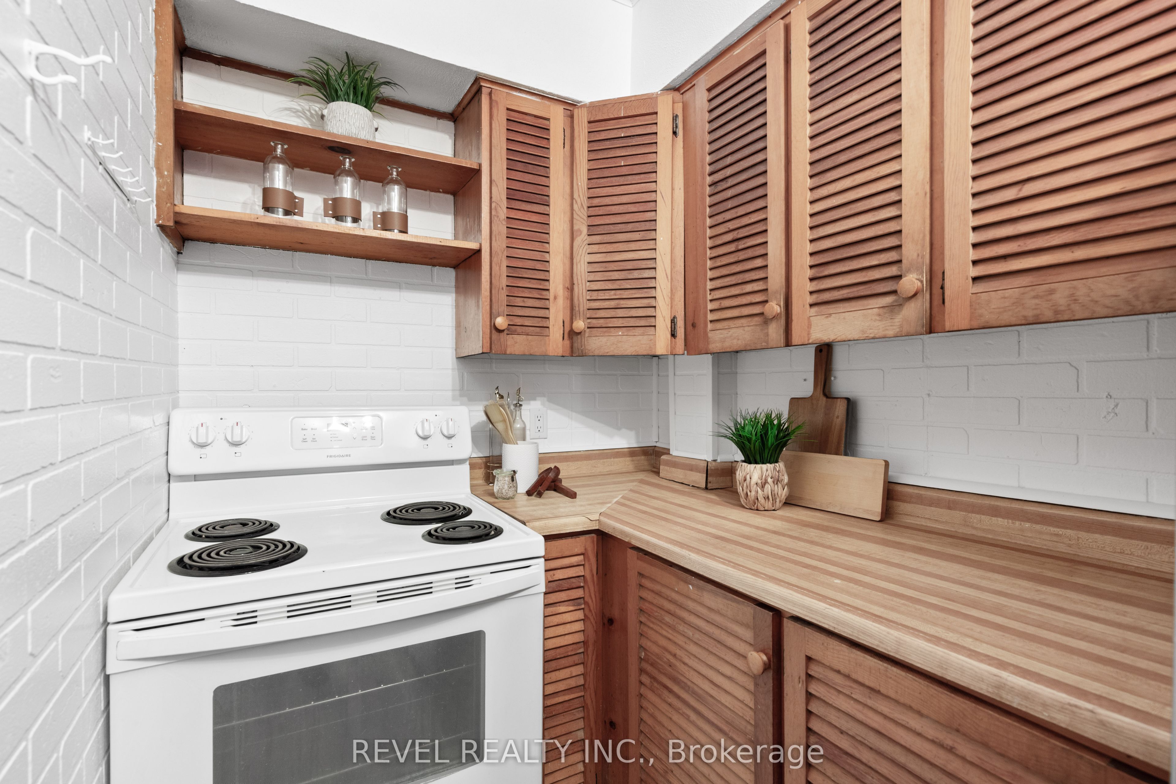 399 Eldon Road Property Photo 11