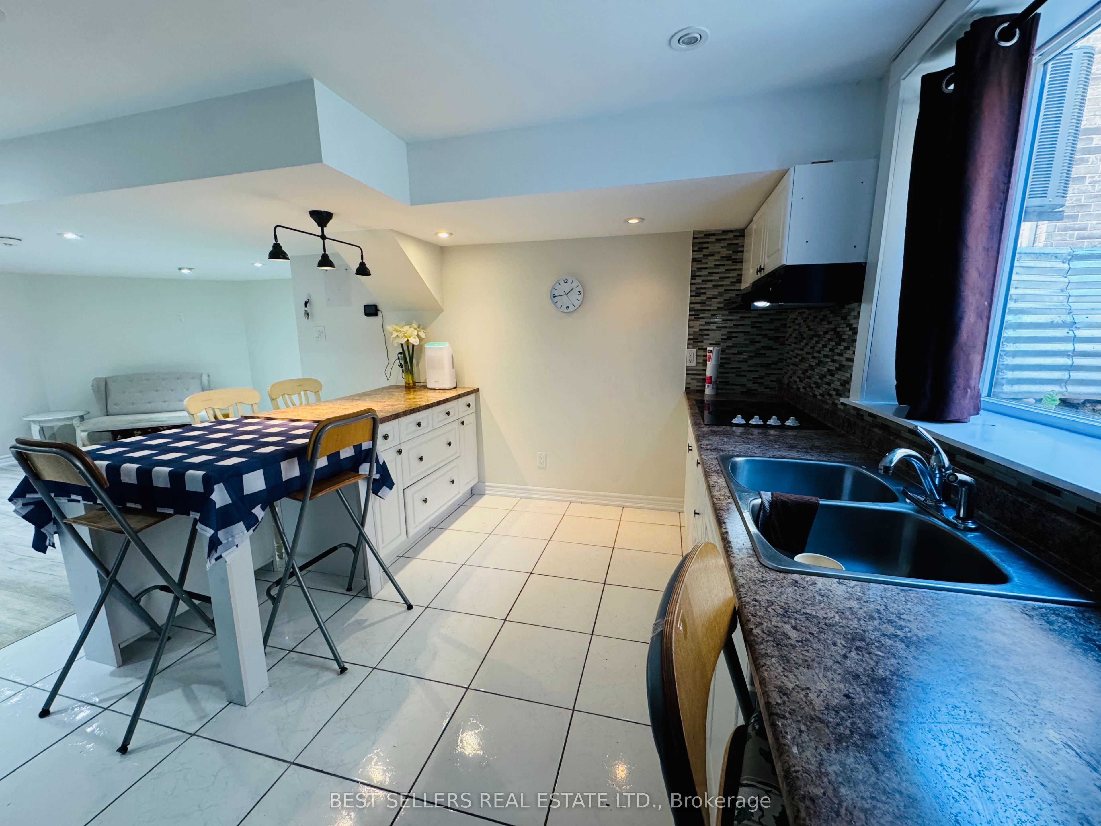 12 Popham Drive Property Photo 44
